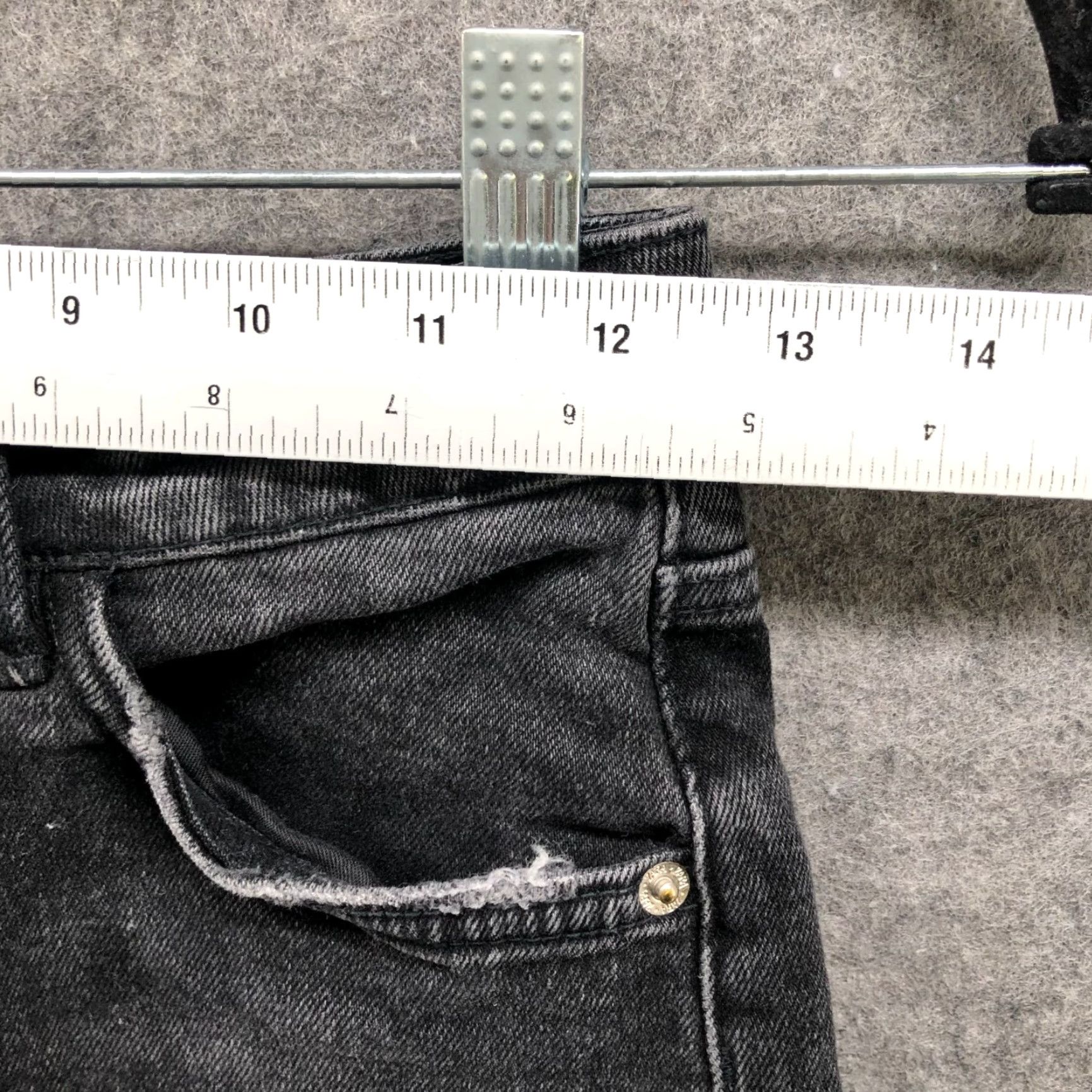 Zara VINTAGE? No — Zara High Rise Denim Jean Shorts Womens Size 2 Black Wash Cutoff Frayed Stretch Denim Shorts Size 26" / US 2 / IT 38 - 5 Thumbnail