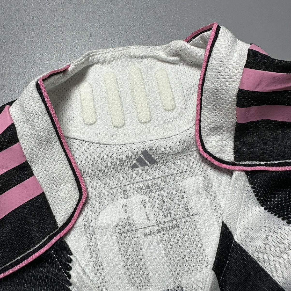 Adidas JUVENTUS ADIDAS 2025/2026 FOOTBALL HOME JERSEY #10 YILDIZ Size US S / EU 44-46 / 1 - 6 Thumbnail