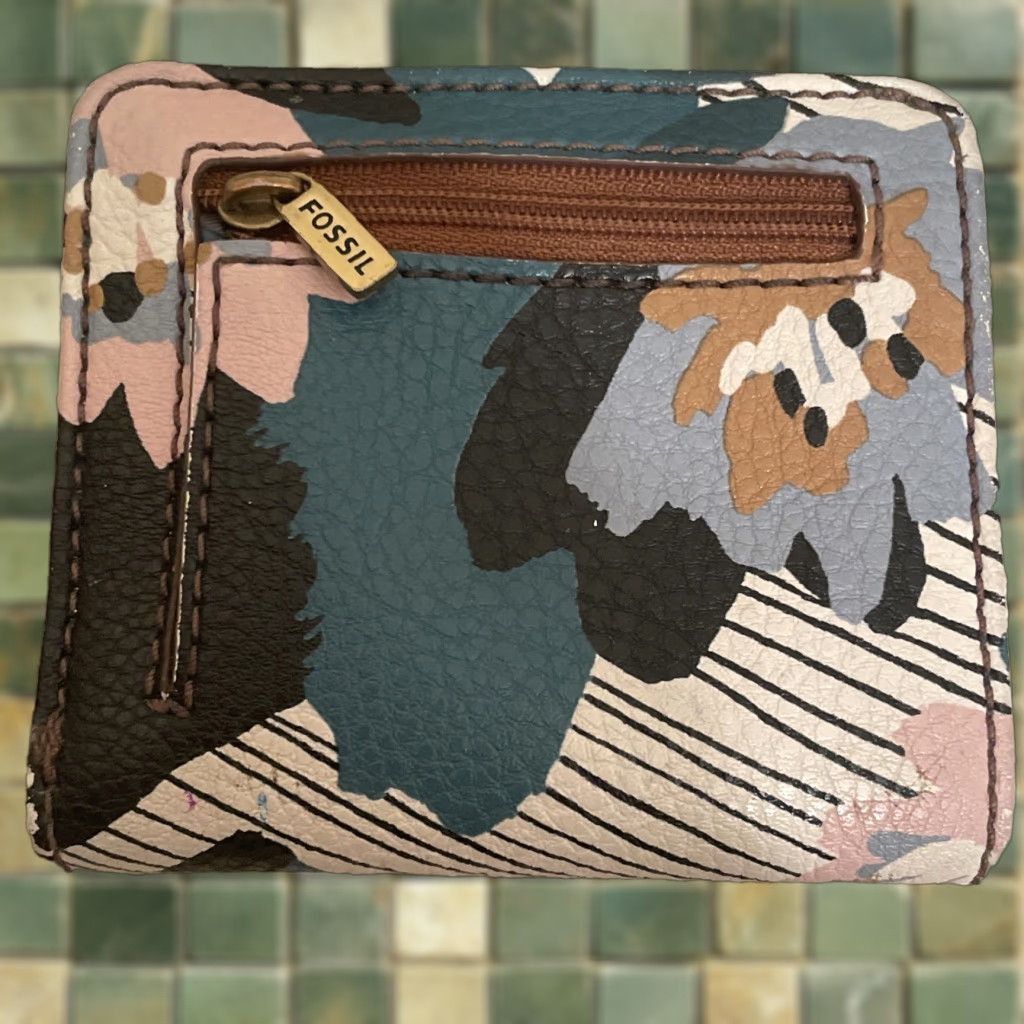 Fossil FOSSIL Wallet Bifold Floral Print Leather Coin Purse Boho Abstract Floral Wallet, Women, Credit Card, Snap Close, Key Ring, Pre-owned, 1 Unit Size ONE SIZE - 1 Thumbnail