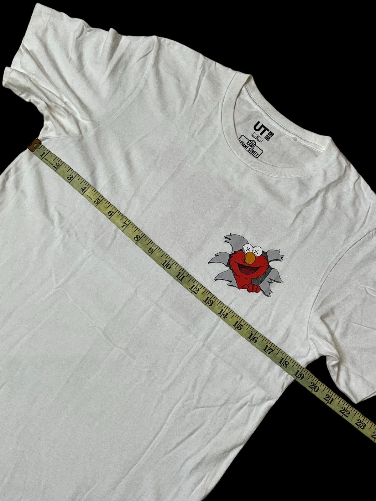 UNIQLO x KAWS x SESAME STREET(ELMO) COLLABORATION T SHIRT