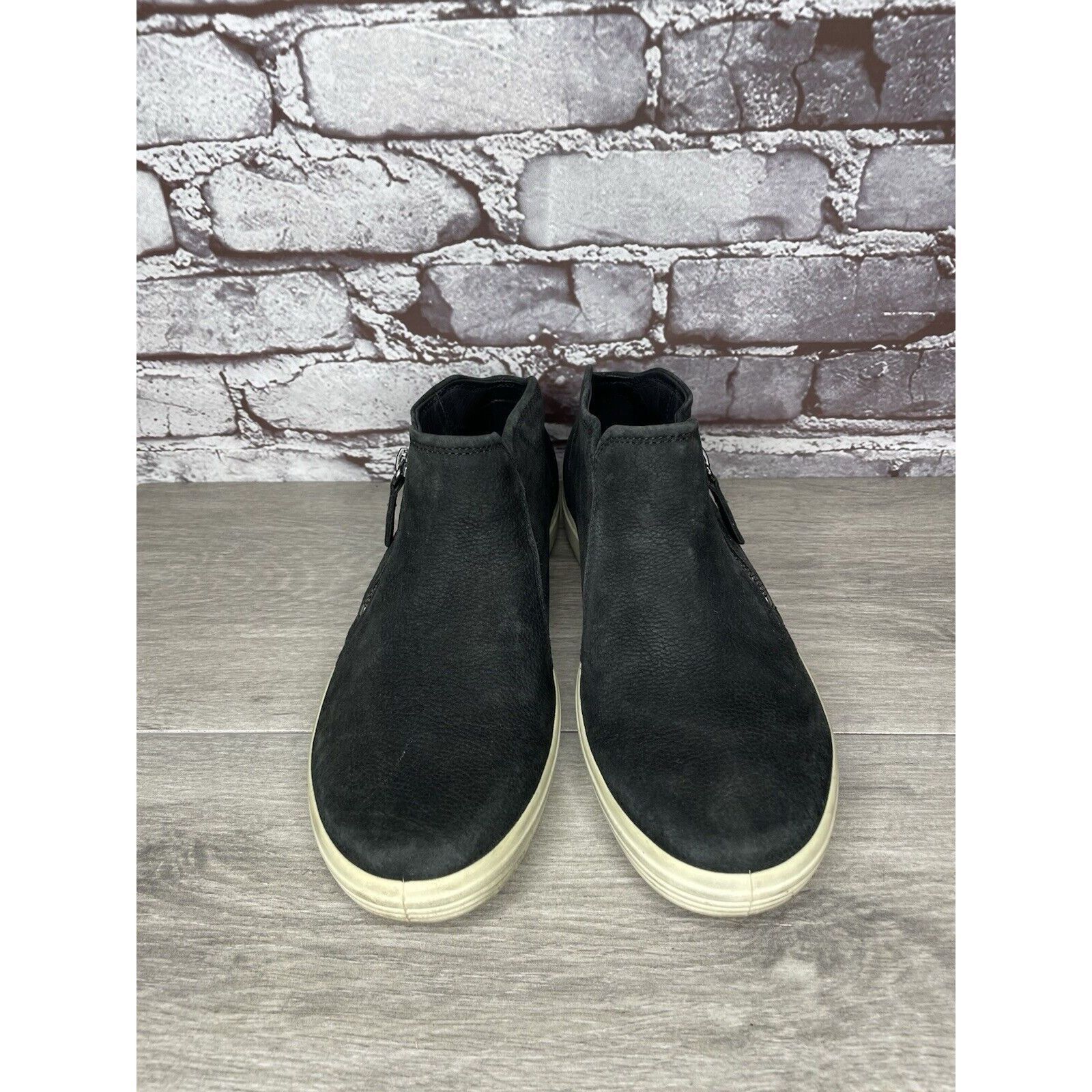 Ecco Ecco Soft 7 Black Leather Low Cut Zip Ankle Booties Sneakers Size US 10 / IT 40 - 16 Thumbnail