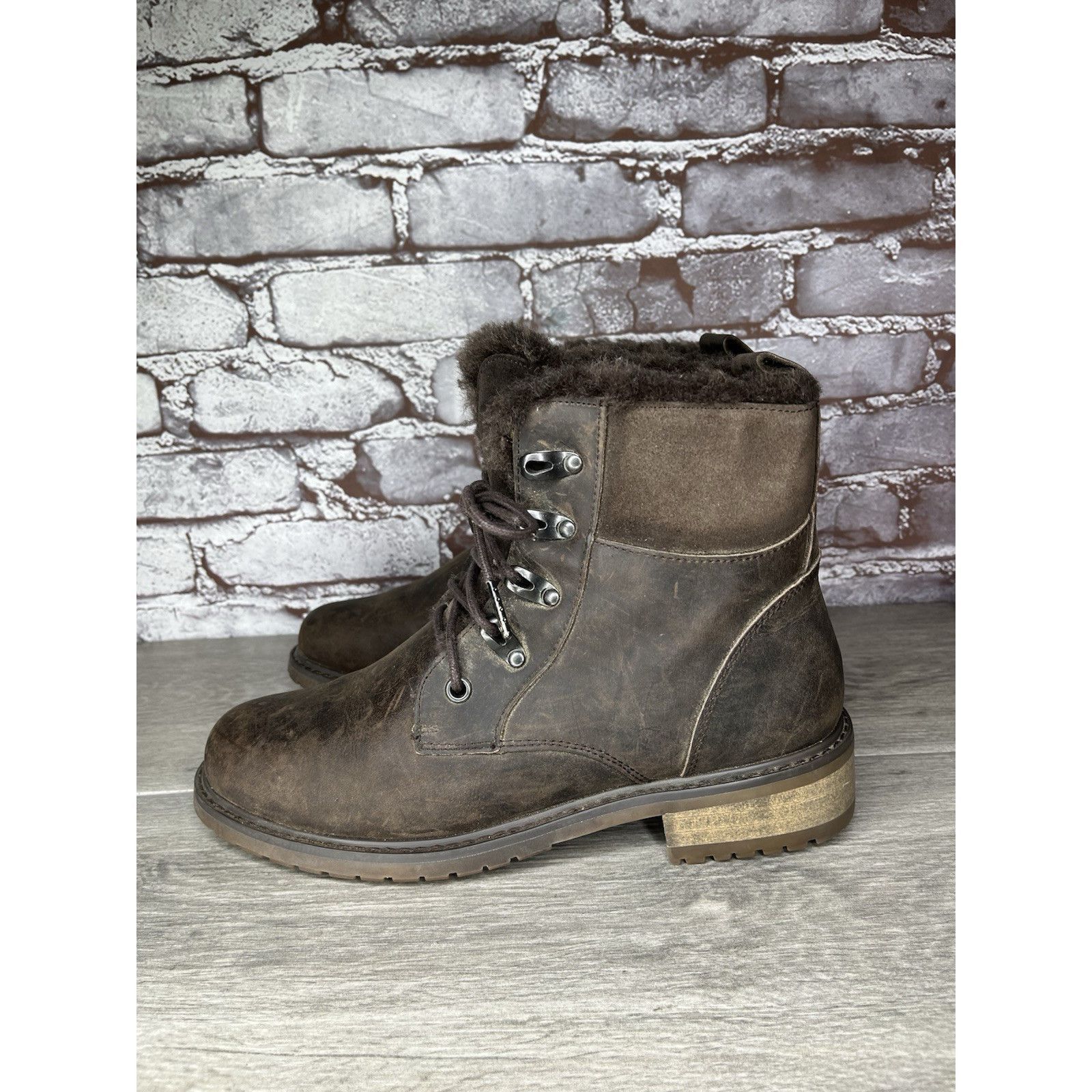 Ugg EMU Australia Waterproof Dark Brown Leather Ankle Hiker Boot Size US 9 / IT 39 - 1 Thumbnail