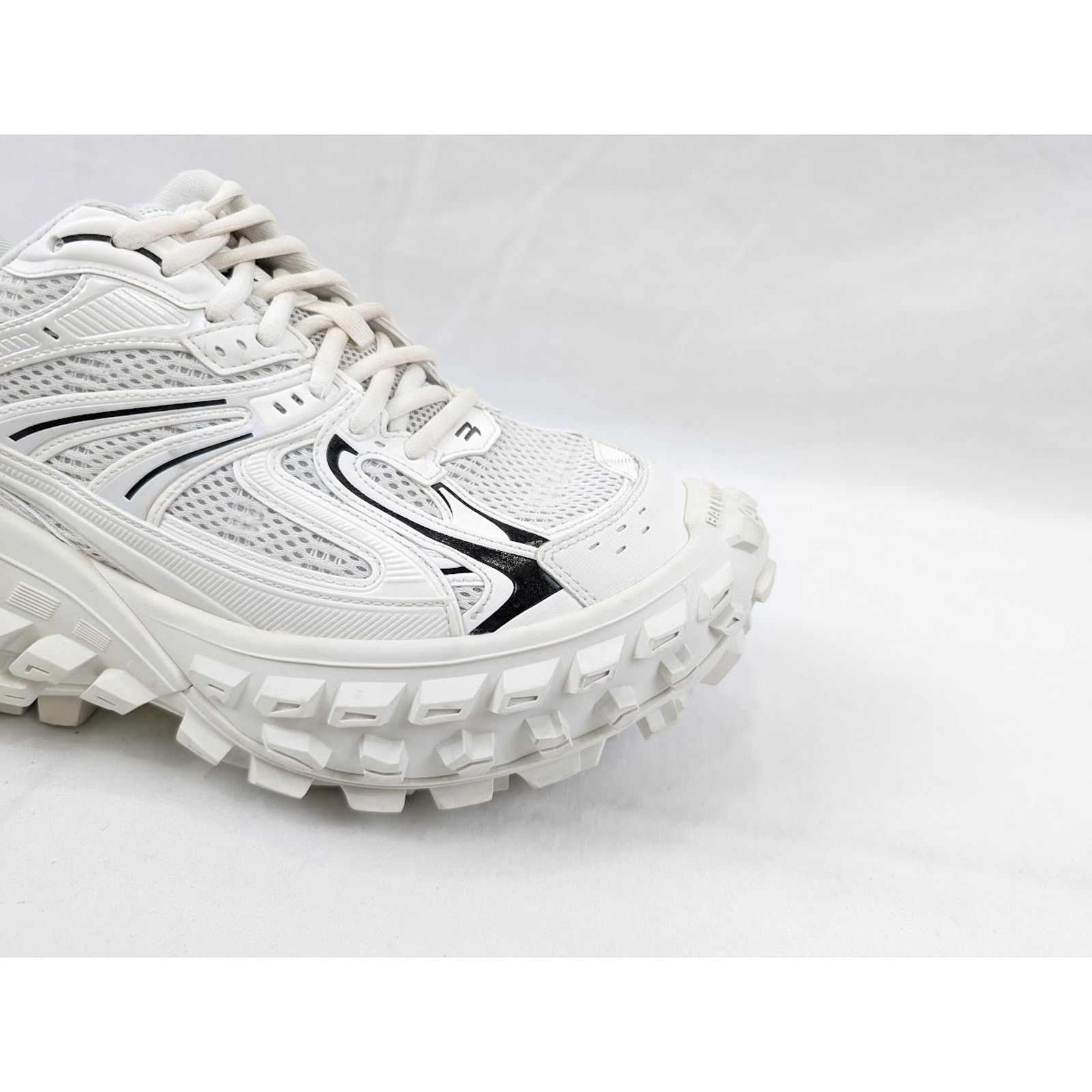 Balenciaga o1rshd1 Contrast Defender Bouncer in Eggshell/Black 46 Size US 13 / EU 46 - 3 Thumbnail