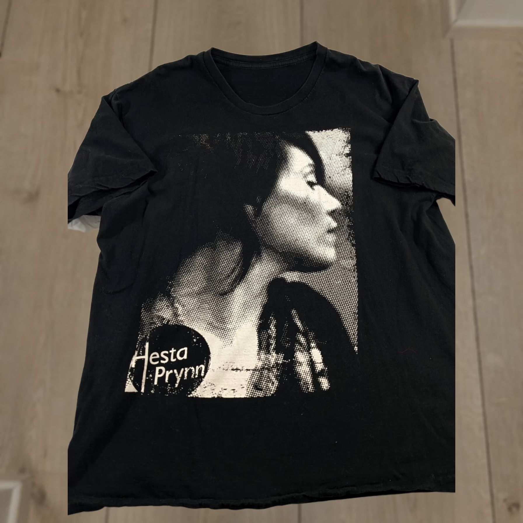 Vintage Hesta Prynn Concert Graphic T-Shirt Black Size Large Band T-shirt Mens Short Sleeve Crew Neck 100% Cotton Vintage No Black Size US L / EU 52-54 / 3 - 1 Thumbnail