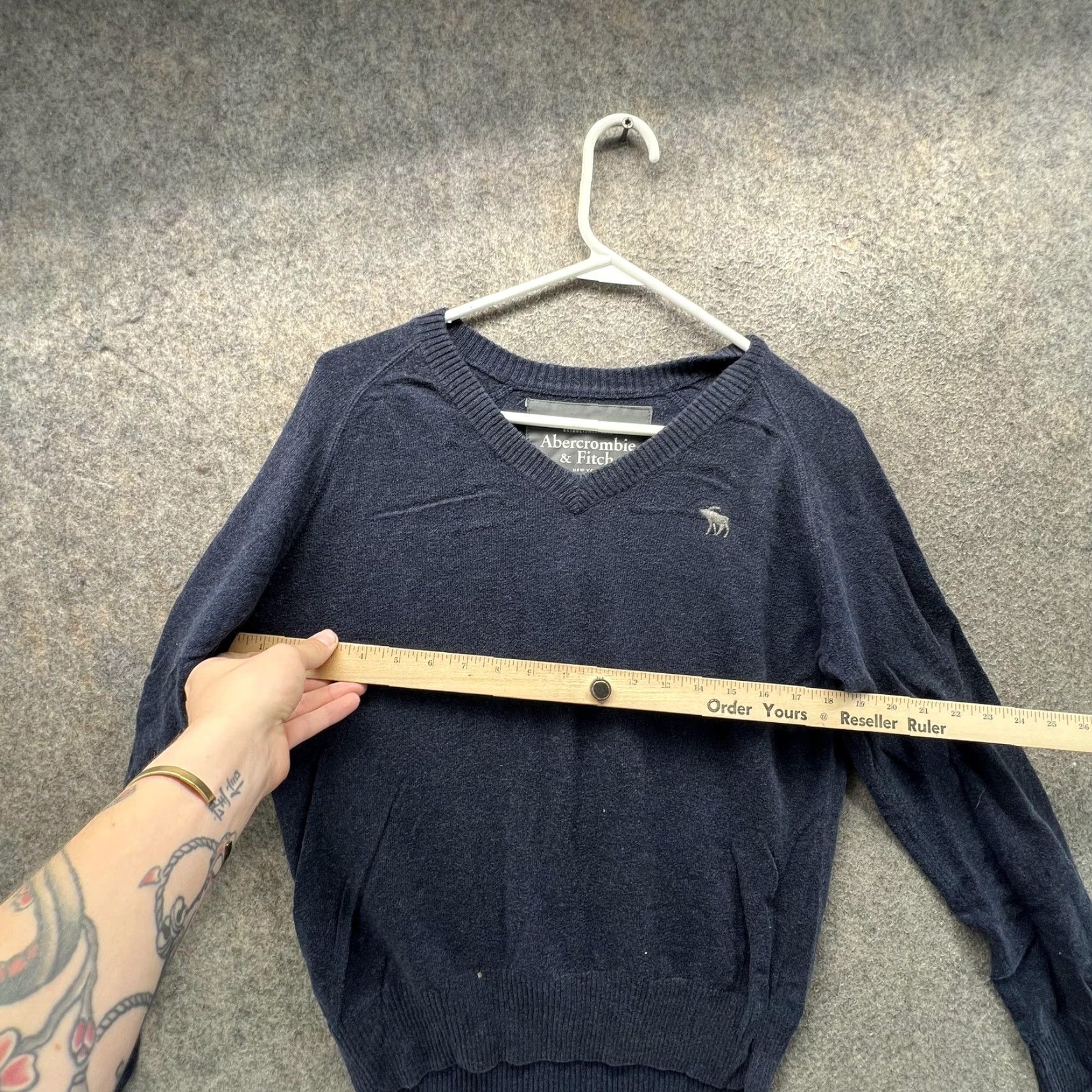 Abercrombie & Fitch Abercrombie & Fitch Sweater Mens Small Blue Cotton V-Neck Pullover Moose Logo Size US S / EU 44-46 / 1 - 4 Thumbnail