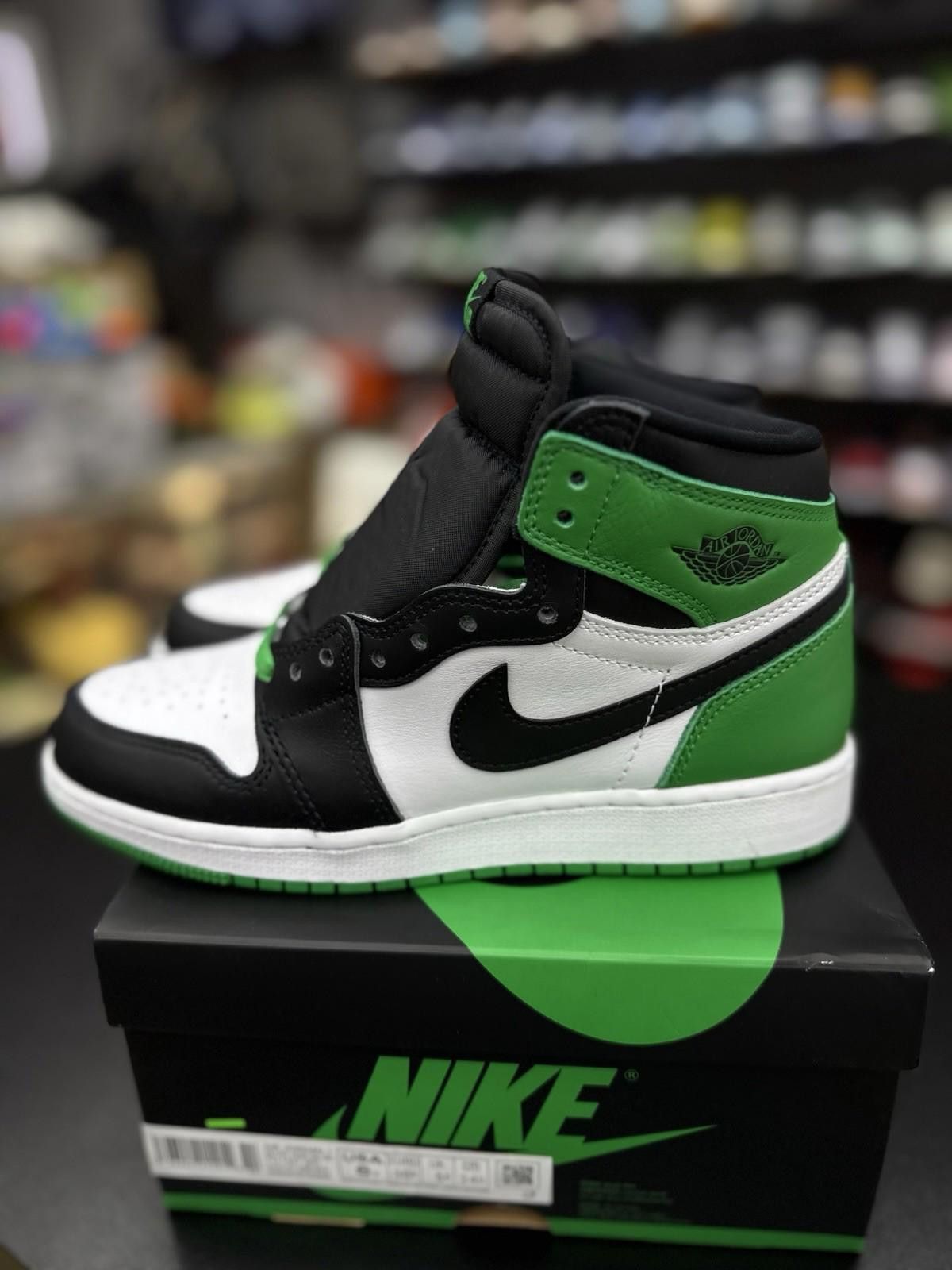 Jordan Brand Nike Air Jordan 1 Retro High OG "Lucky Green" (GS) 6Y/7.5W Size US 6 / EU 39 - 9 Thumbnail