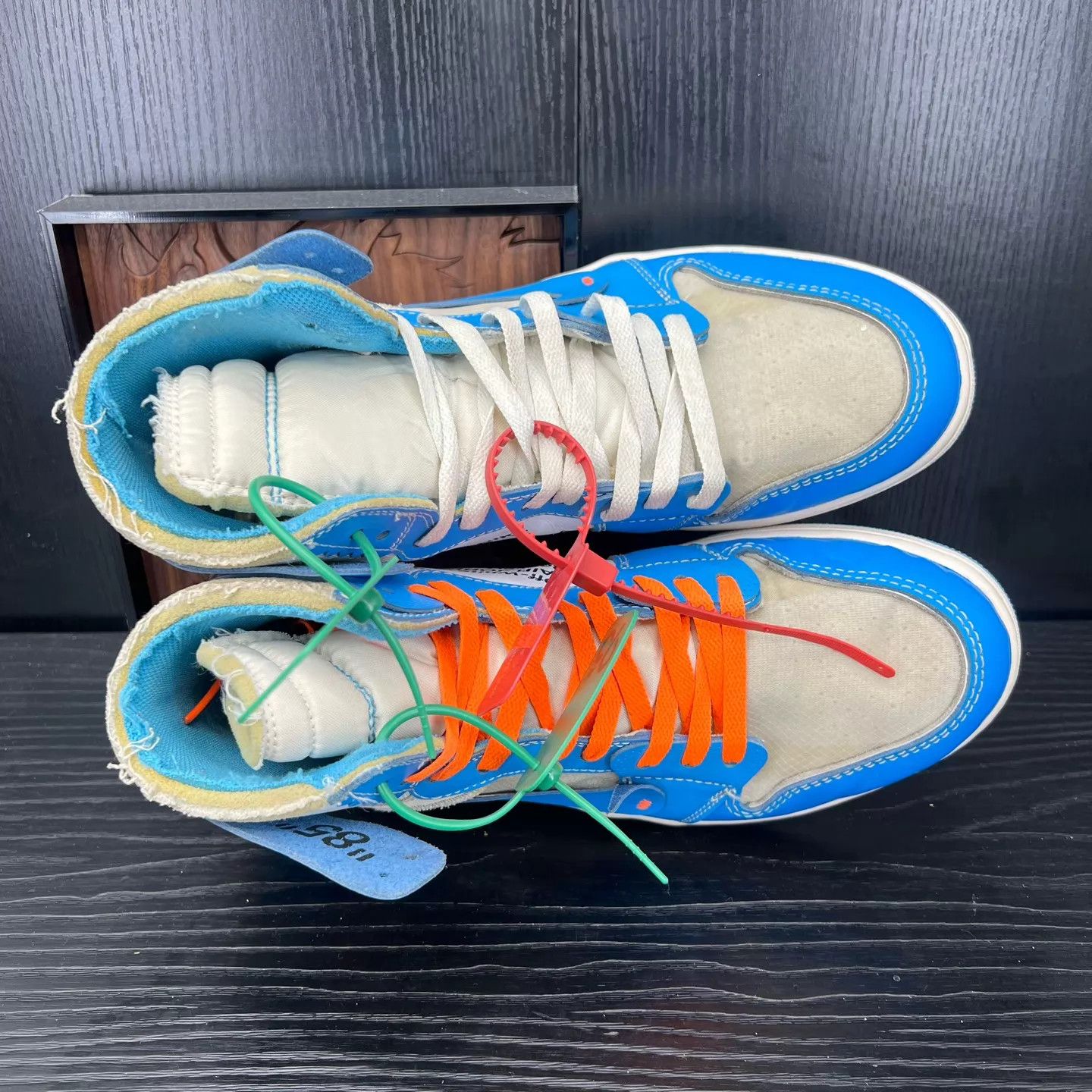 Chanel OW x Air Jordan 1 University Blue 44.5 Near Mint Size US 10.5 / EU 43-44 - 2 Thumbnail