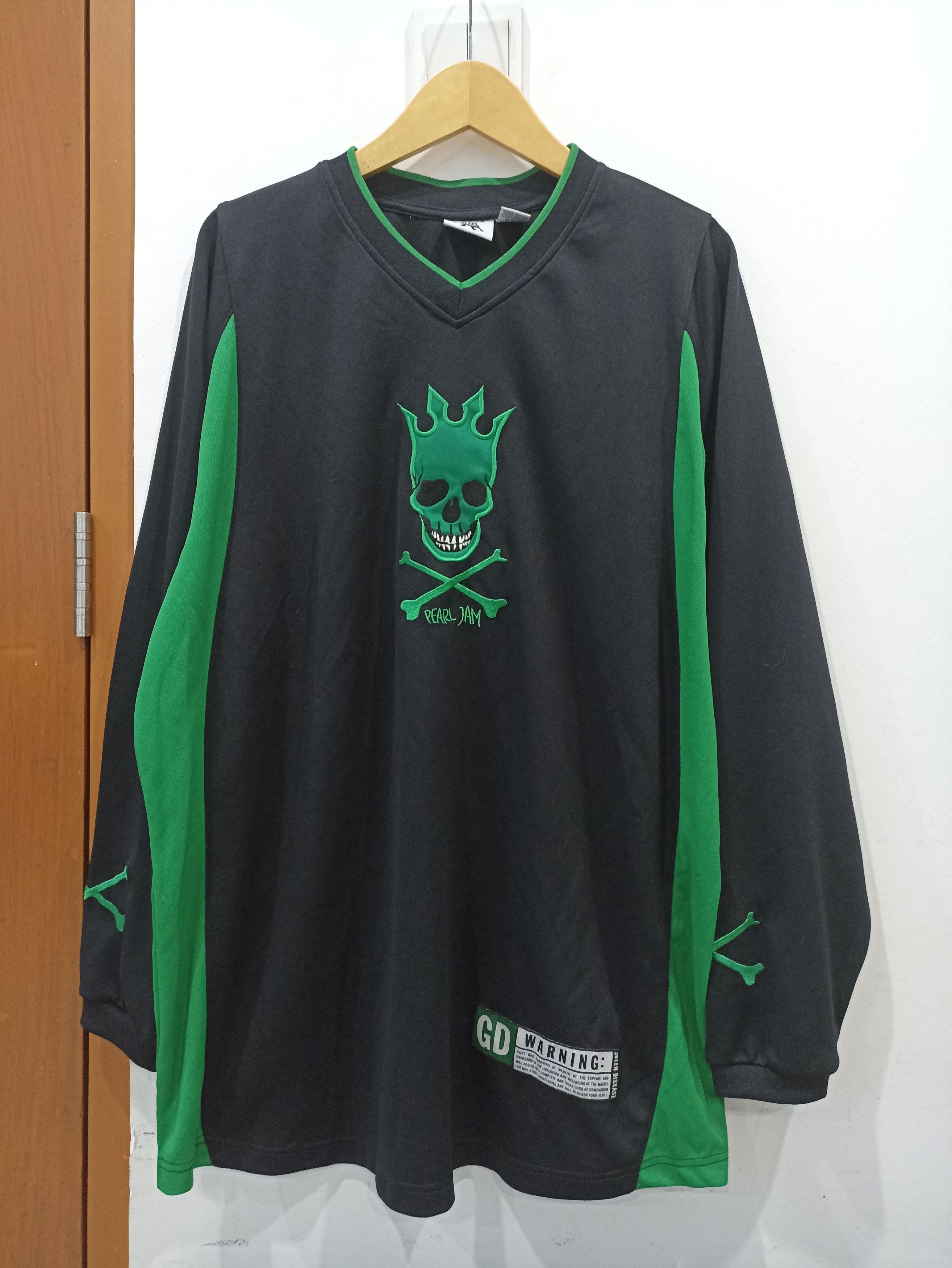 image of Band Tees x Rock Tees Vintage Pearl Jam Green Disease Riot Act Concert Jersey in Black (Size XL)