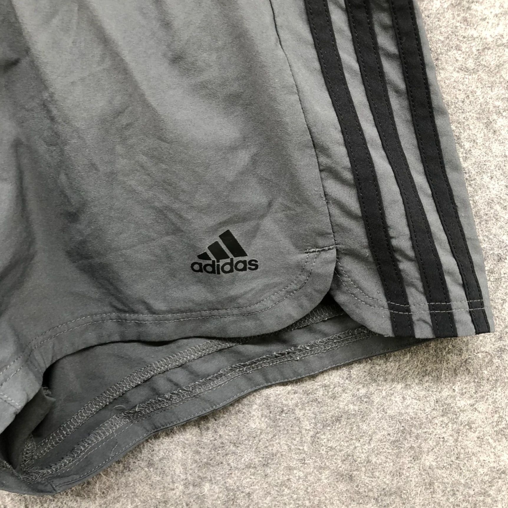 Adidas VINTAGE Adidas Active Running Shorts Womens XS Gray 3 Stripe Climalite Lightweight Size 26" / US 2 / IT 38 - 3 Thumbnail