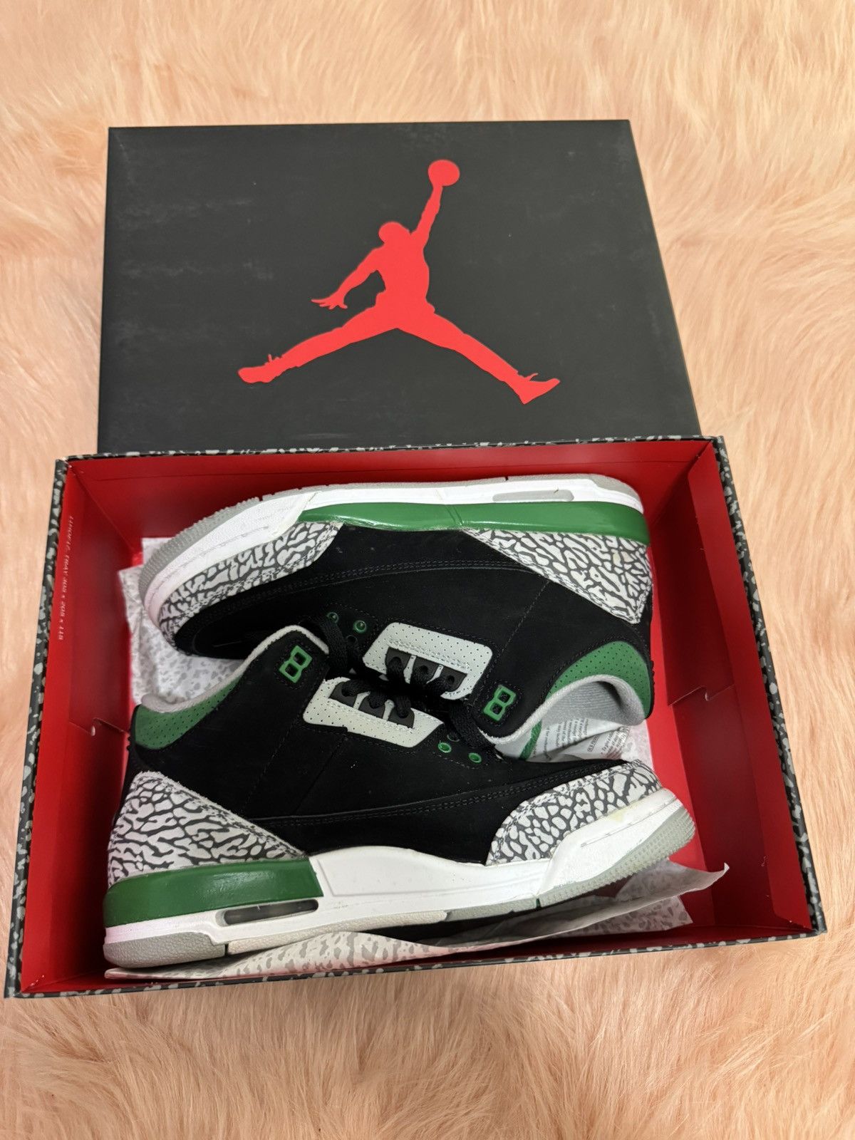 Jordan Brand Air Jordan 3 Retro (GS) Pine Green Size US 6.5 / EU 39-40 - 1 Thumbnail