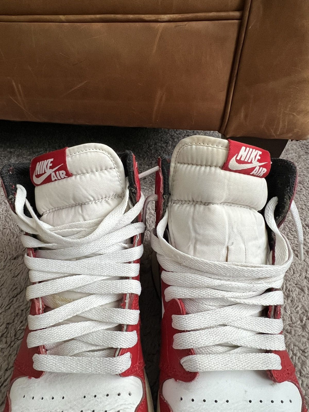 Jordan Brand Air Jordan 1 Retro High OG Chicago 2015 6.5Y Size US 6.5 / EU 39-40 - 13 Thumbnail
