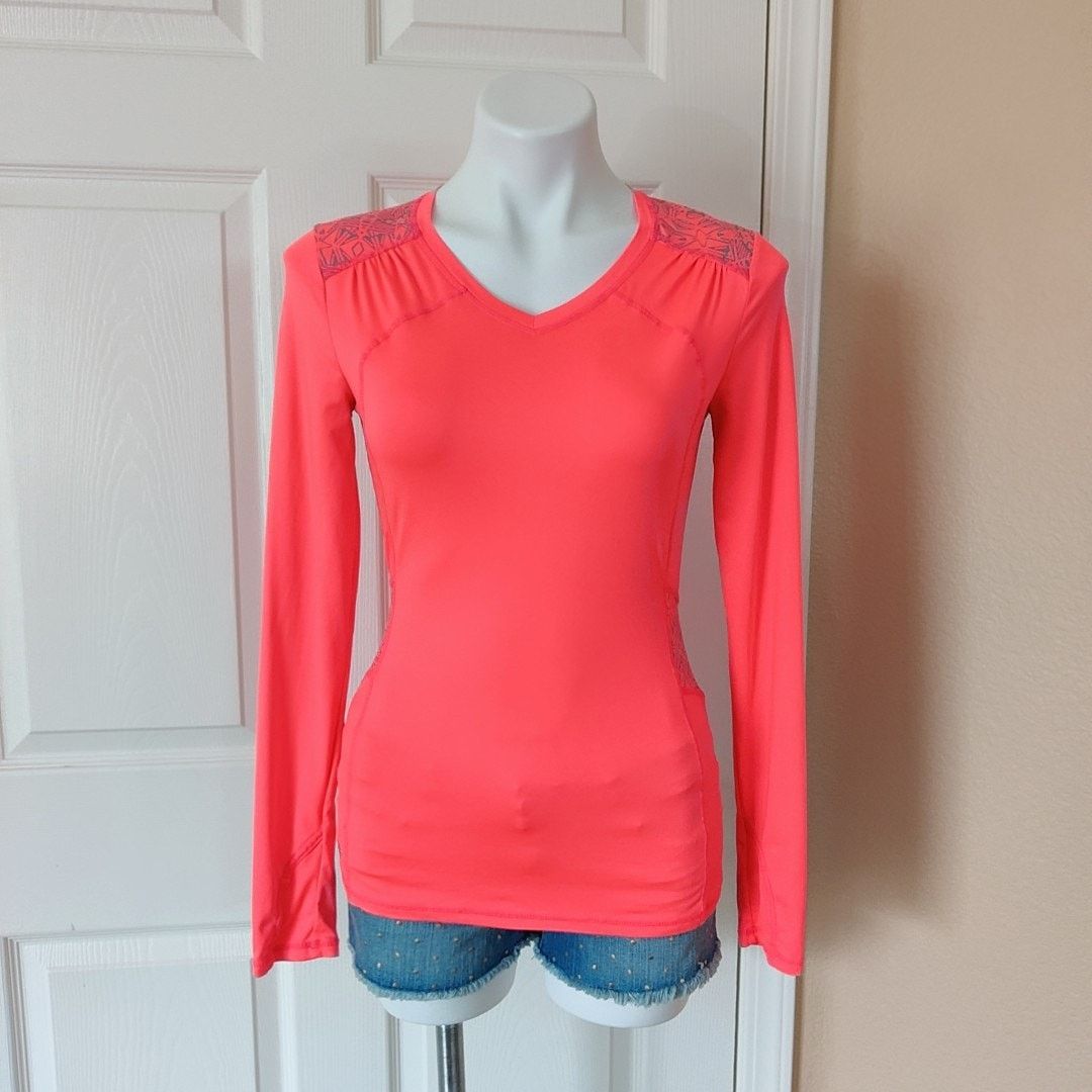 Athleta Athleta v-neck bright coral athletic long sleeve top sz XS Size XS / US 0-2 / IT 36-38 - 1 Thumbnail