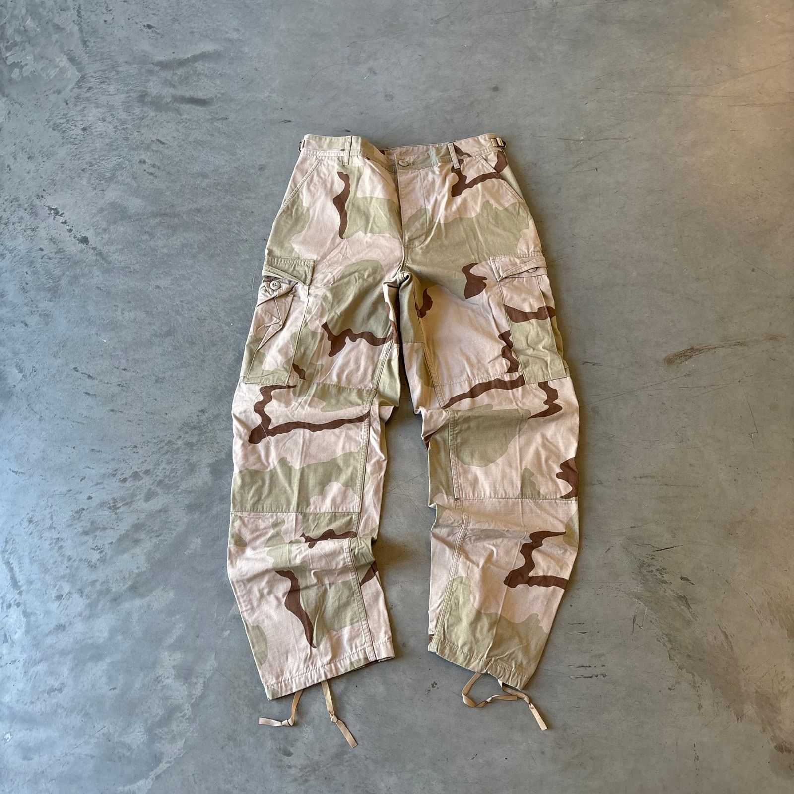 Vintage Vintage military camo cargo pants Size US 32 / EU 48 - 1 Thumbnail