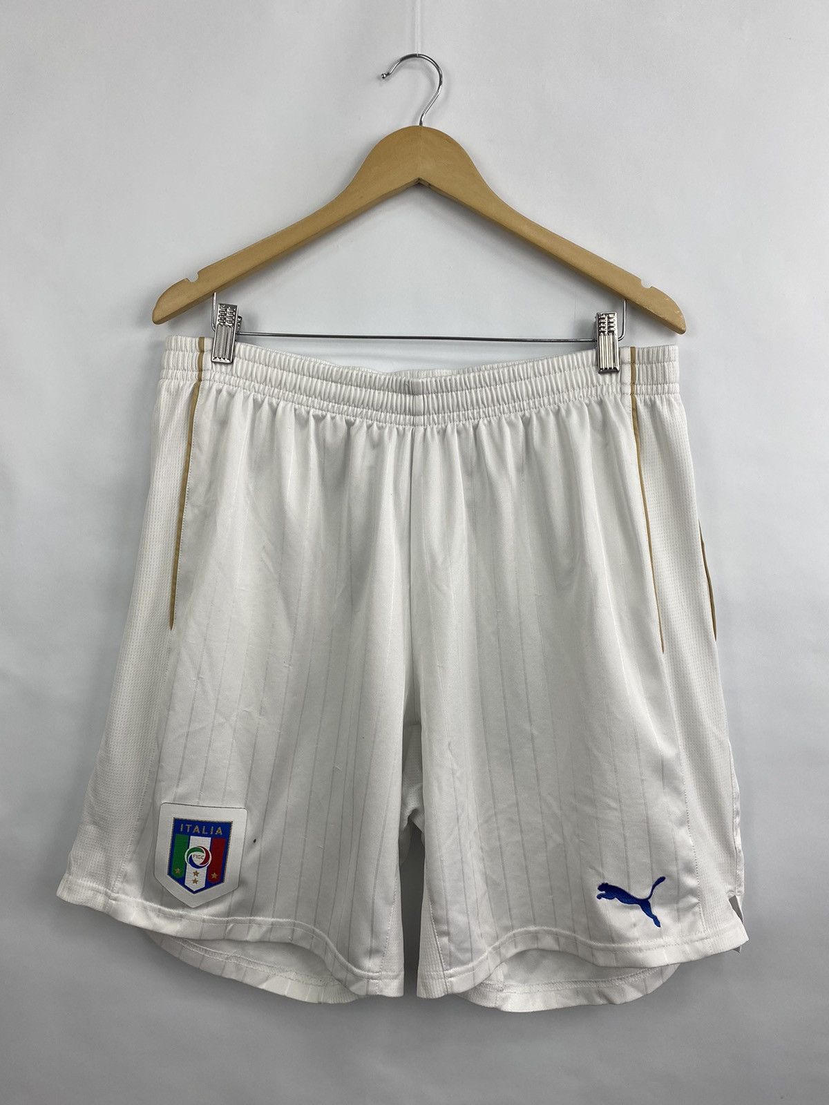 Puma 🇮🇹 Vintage Puma Italy Soccer Jersey shorts retro rare hype Size US 36 / EU 52 - 2 Thumbnail
