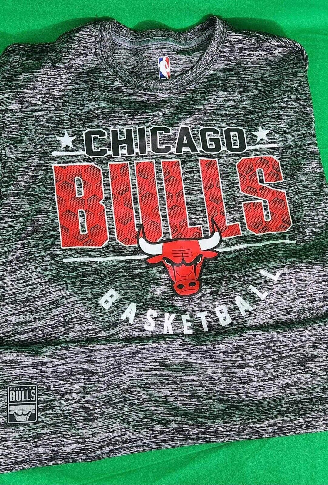Designer Chicago Bulls Basketball Graphic T-Shirt Size ONE SIZE - 1 Thumbnail