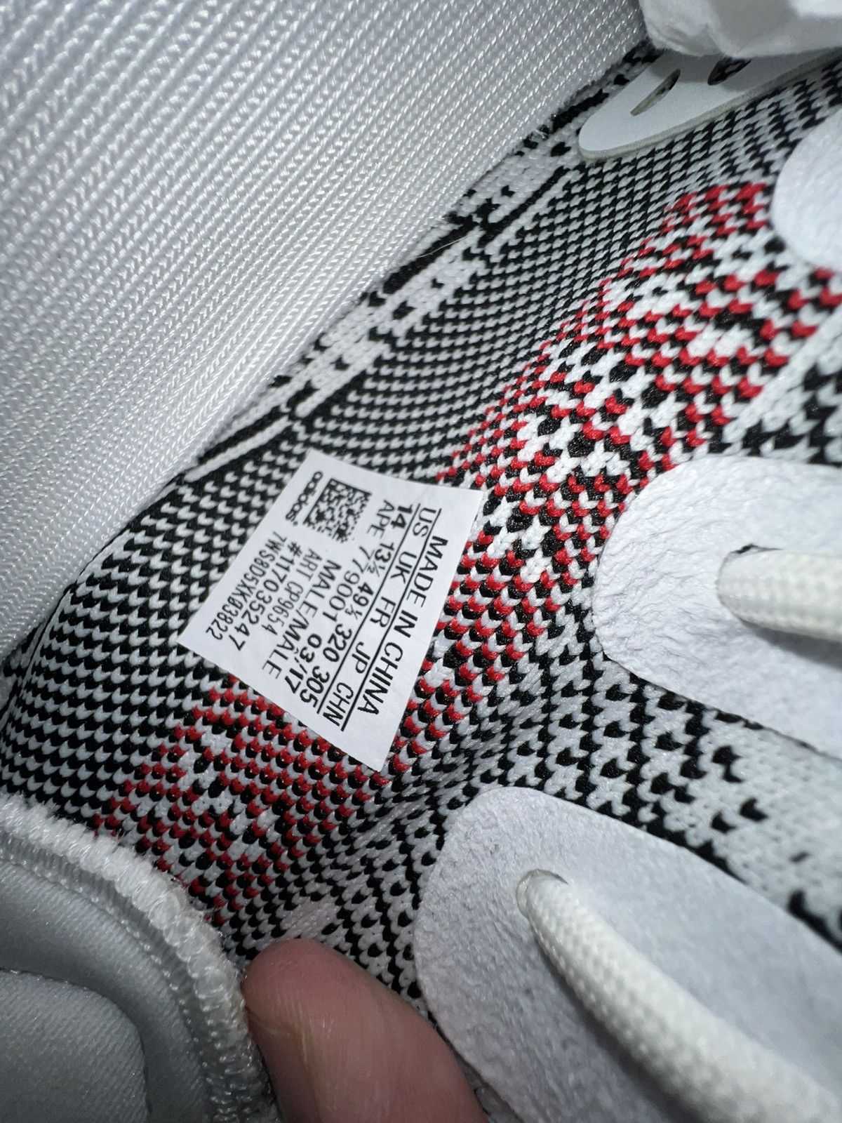 Adidas Yeezy 350 v2 zebra worn once Size US 14 / EU 47 - 8 Thumbnail