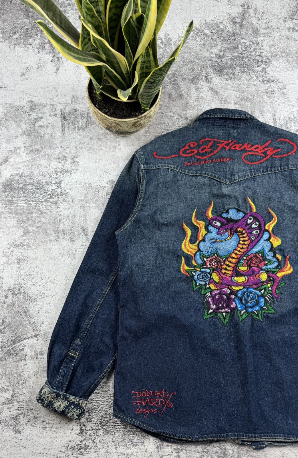 Ed Hardy Vintage Ed Hardy Dragon Y2K Denim Jeans Jacket Faded Shirt Size US XL / EU 56 / 4 - 3 Thumbnail