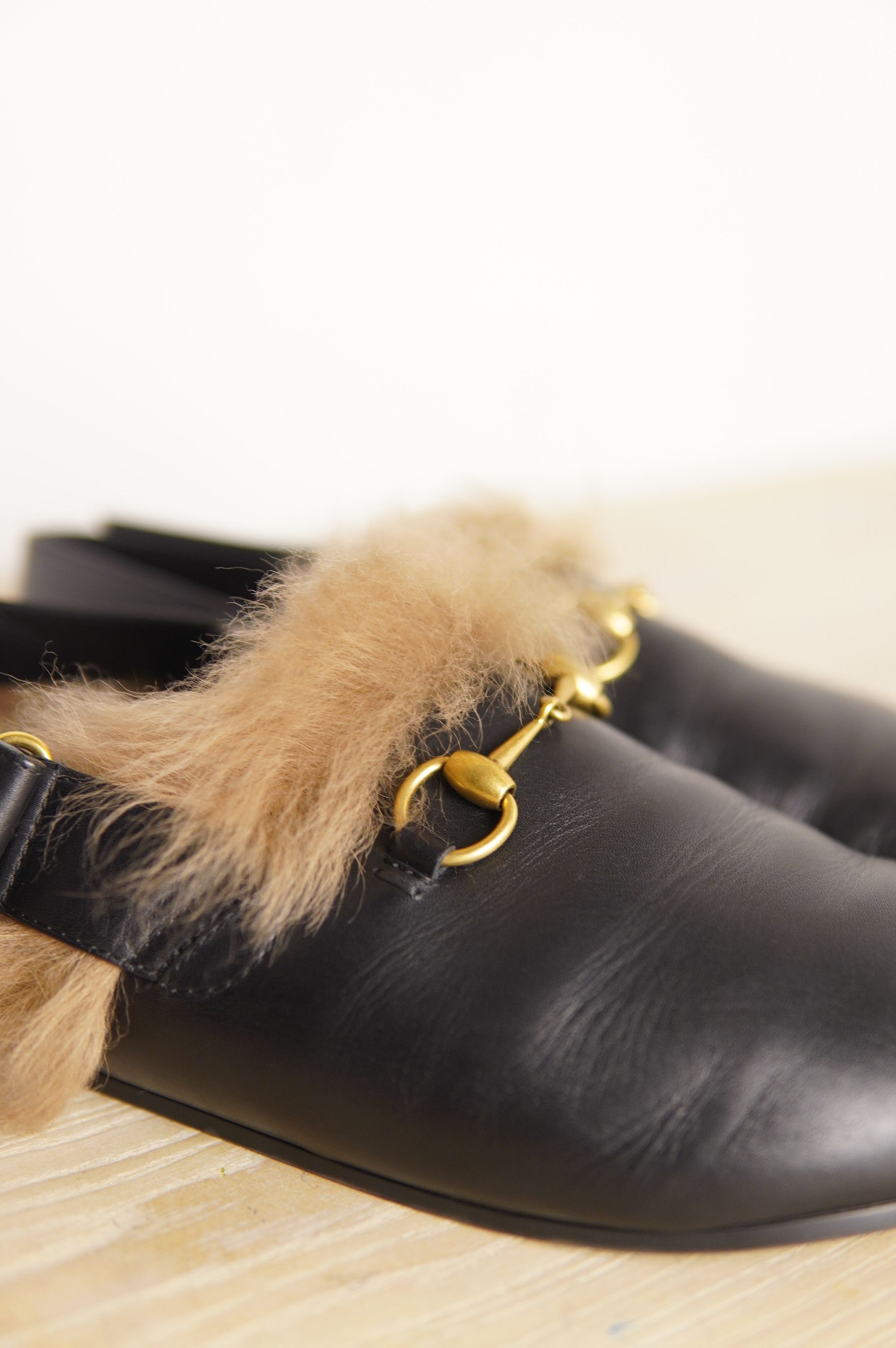 Gucci Gucci Black Leather Calf Fur Horsebit Sandals Size US 10 / EU 43 - 4 Thumbnail