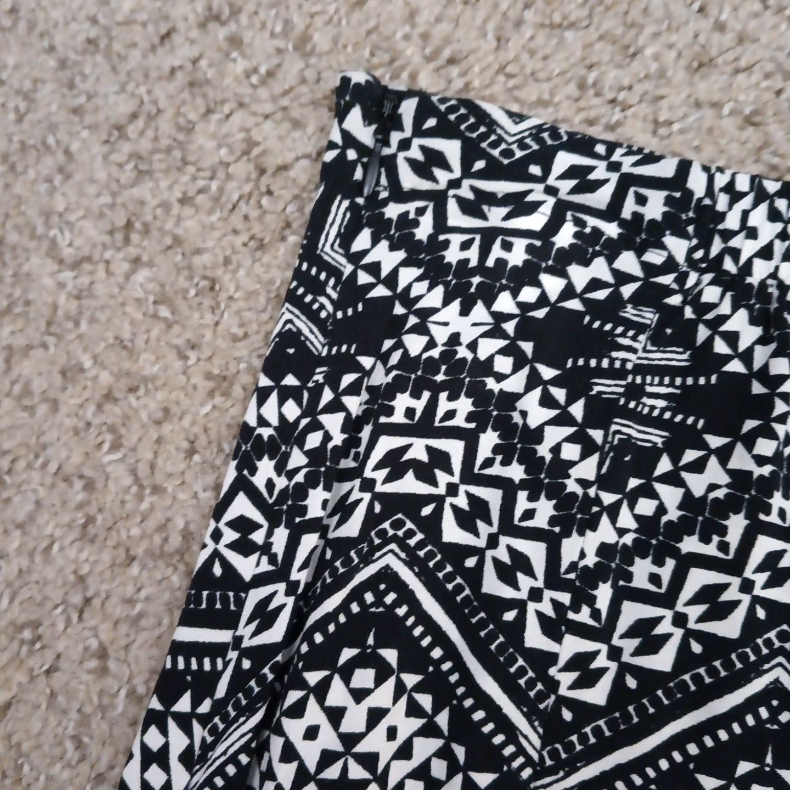 Express Express Skirt Women Midi Black White Geometric Rayon Zip Slit Pencil M Size 32" / US 10 / IT 46 - 7 Thumbnail