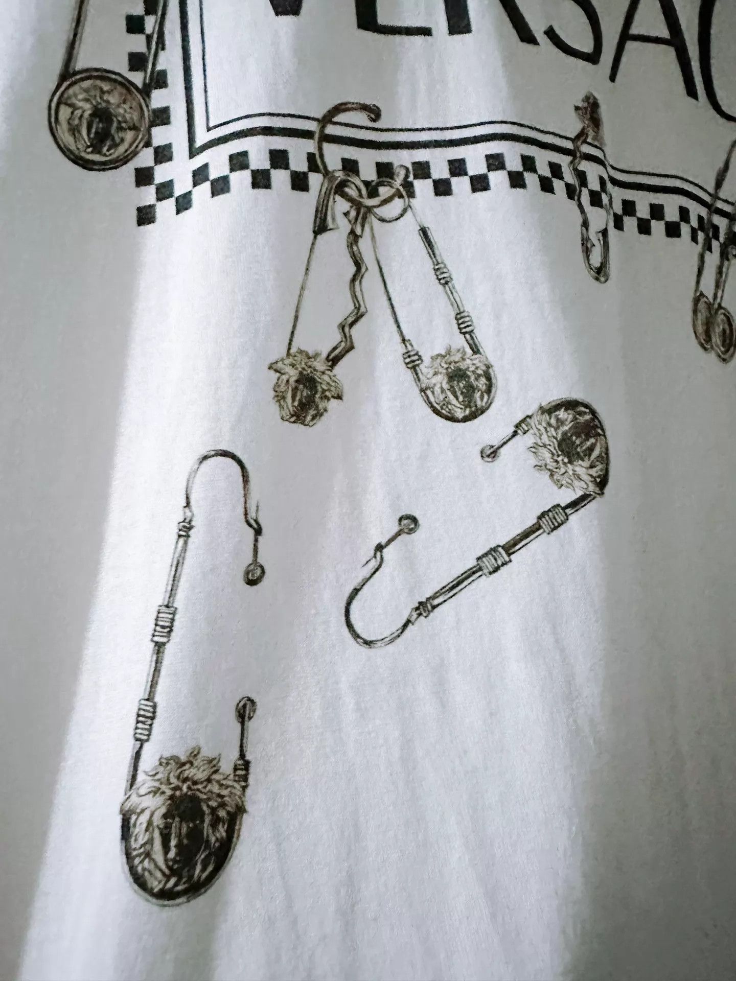 Versace Versace Safety Pin Print Short Sleeve Tee 95 New Size US S / EU 44-46 / 1 - 6 Thumbnail