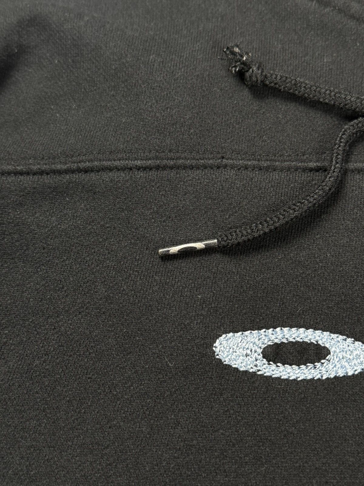 Oakley Vintage Oakley Embroidered Logo Hoodie Y2K Size US L / EU 52-54 / 3 - 3 Thumbnail