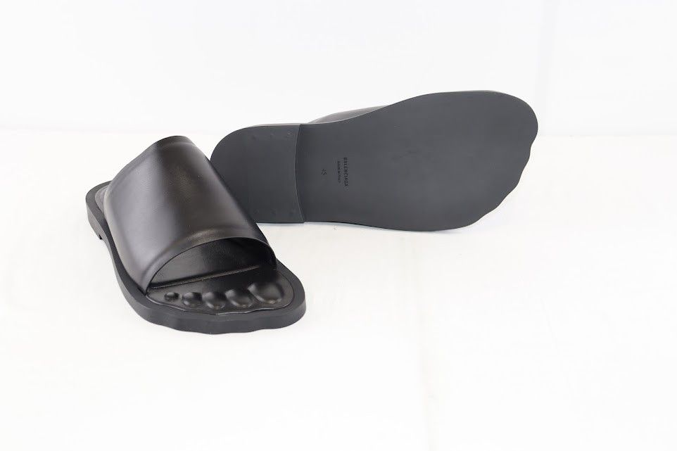 Balenciaga o1rshd1 Smooth Calfskin Fetish Sandal in Black Size US 12 / EU 45 - 9 Thumbnail