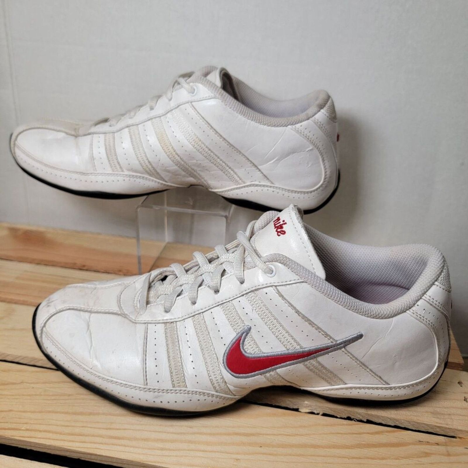 Nike Nike Non-Marking Sideline Athletic Shoes Red Swoosh - Size 8 Size US 8 / IT 38 - 1 Thumbnail