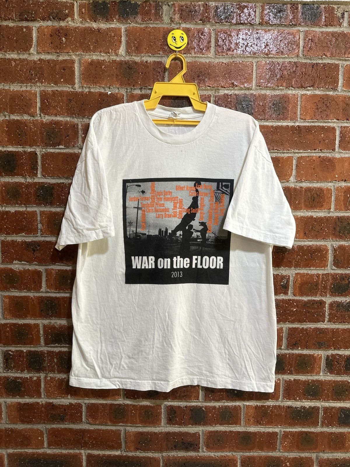 NBA × Vintage Vintage War on The Floor 2013 Tee Size US XL / EU 56 / 4 - 1 Thumbnail