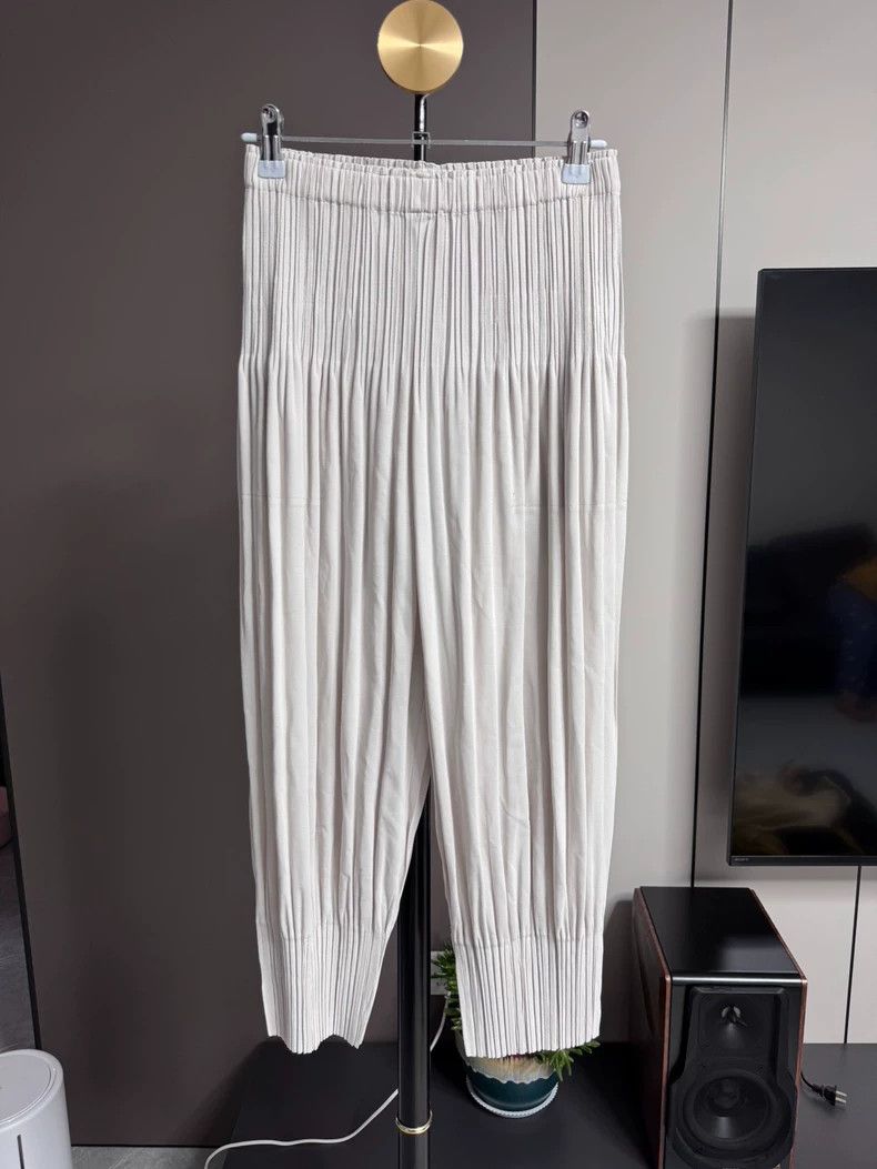 Issey Miyake size:2 White cream puff pants