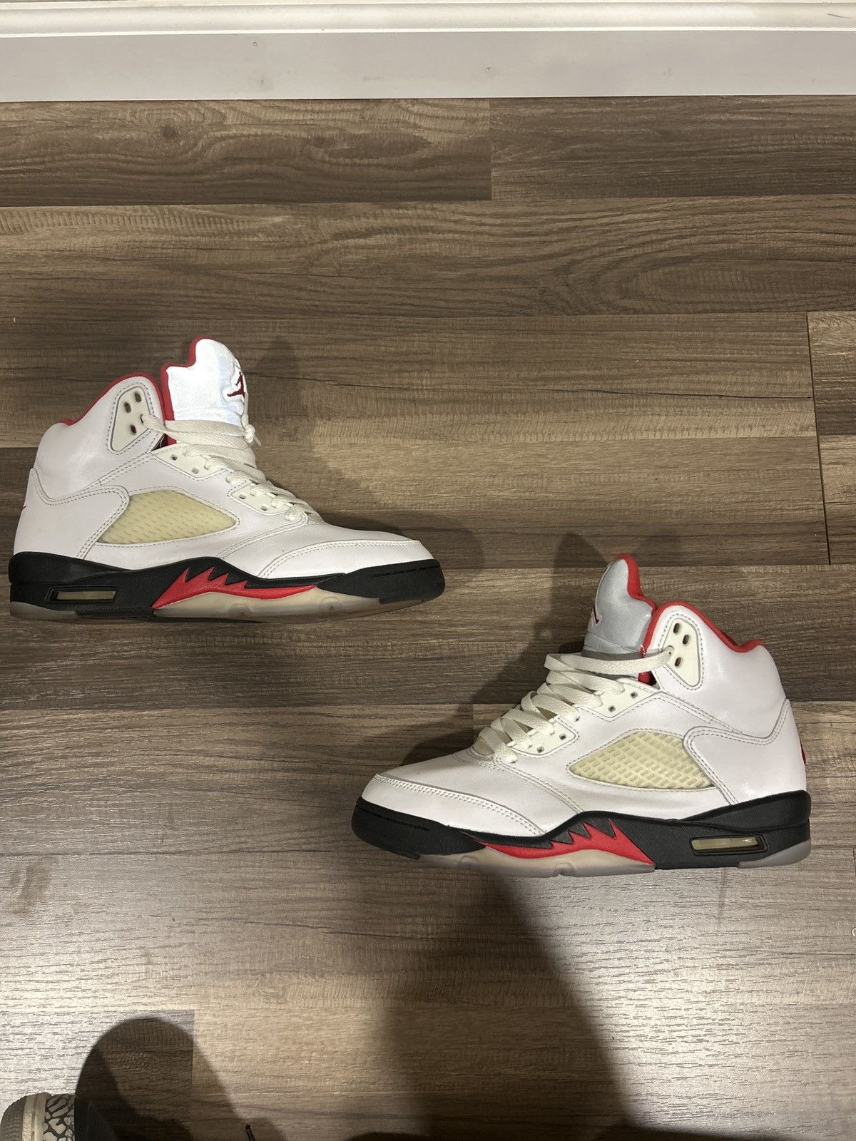 Jordan Brand × Nike Jordan V Fire Red “Silver Tongue” Size US 8 / EU 41 - 2 Thumbnail