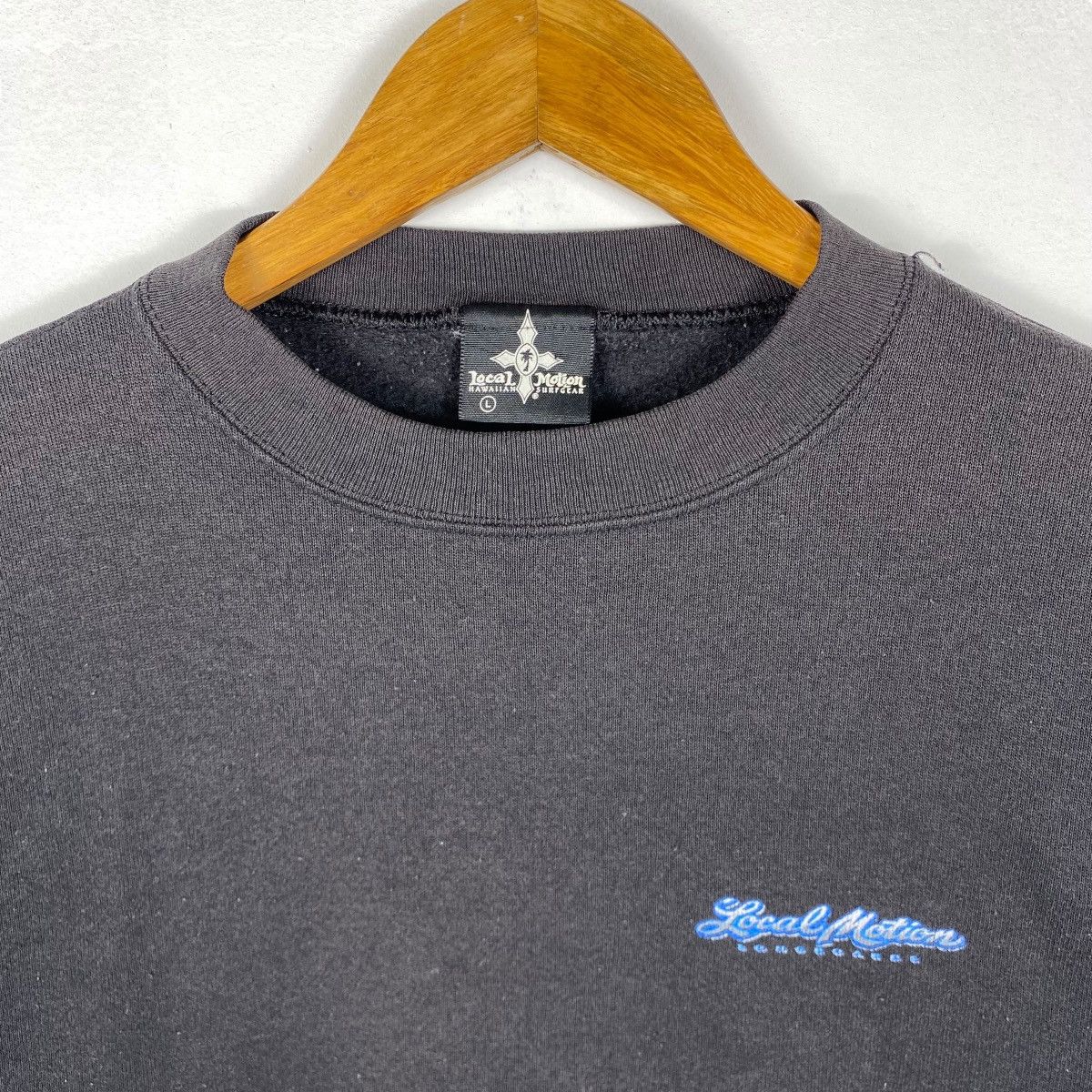 Vintage Vintage 90's LOCAL MOTION LONGBOARDS Graphic Surf Crewneck Size US L / EU 52-54 / 3 - 5 Thumbnail