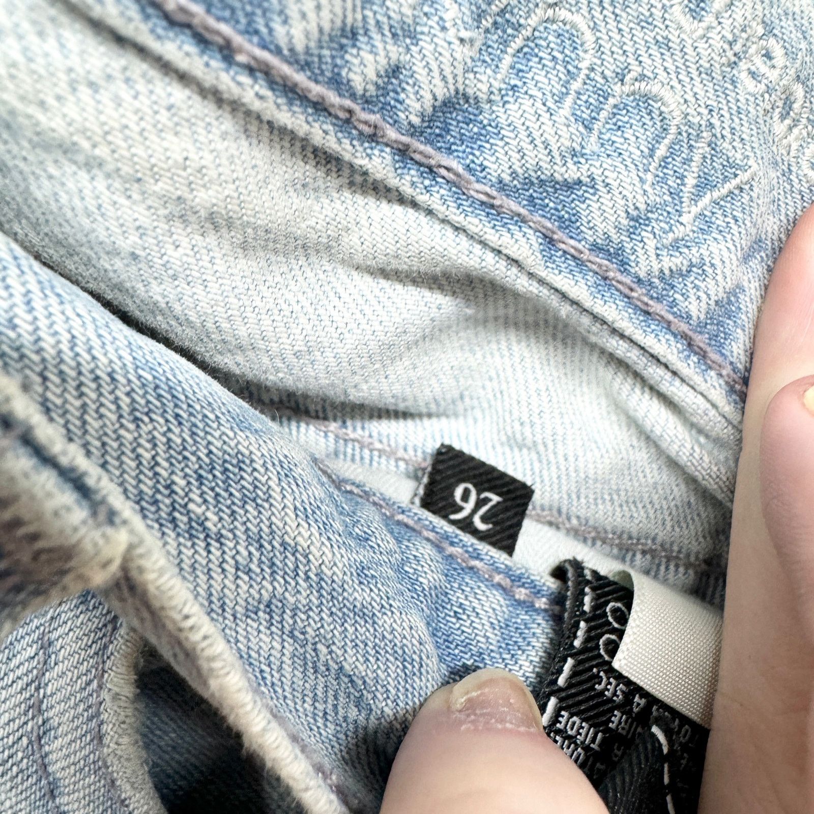 7 For All Mankind 7 for All Mankind cropped relaxed distressed skinny jean 26 Size 26" / US 2 / IT 38 - 4 Thumbnail