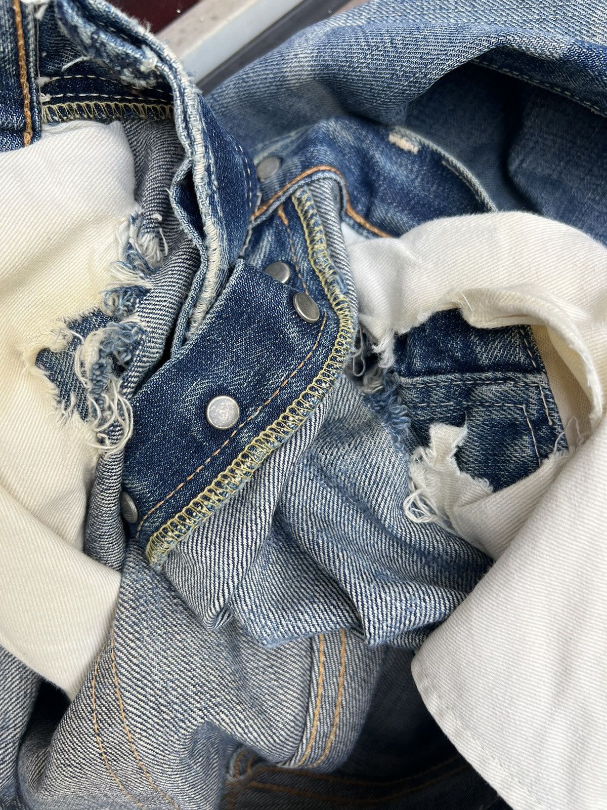 Levi's Vintage Clothing × Vintage Vintage 2005 LVC Levi’s 501 E Trashed Denim Selvedge Jeans Size US 32 / EU 48 - 21 Thumbnail