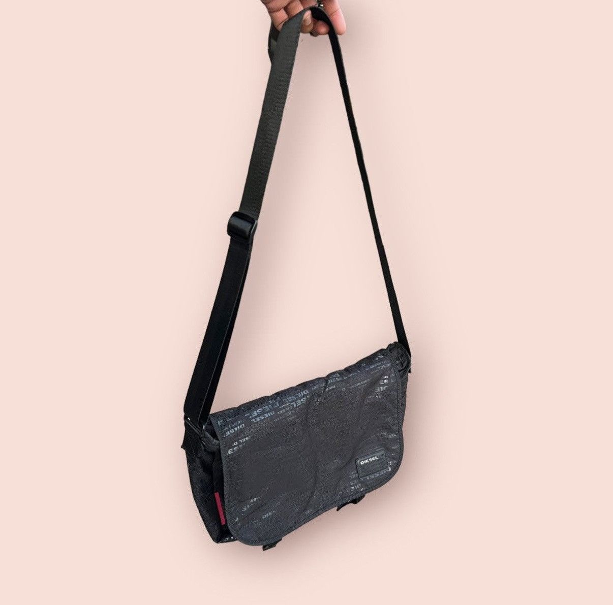 Diesel DIESEL SPELLS MONOGRAM LAPTOP PADDED CROSSBODY MESSENGER BAG Size ONE SIZE - 23 Thumbnail