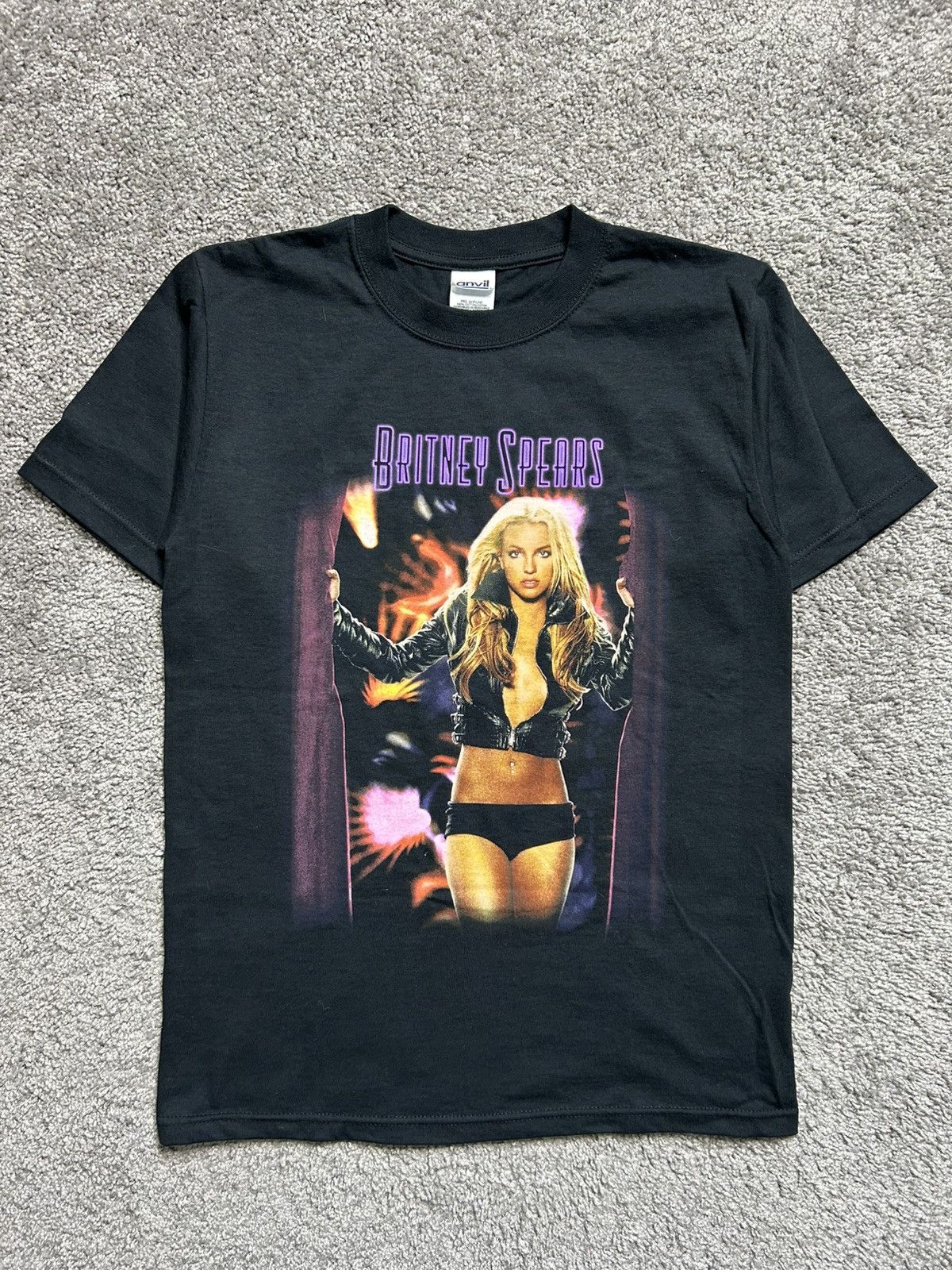 Vintage Vintage Y2K Britney Spears Onyx Hotel Tee Anvil Dated 2004 Size US S / EU 44-46 / 1 - 1 Thumbnail