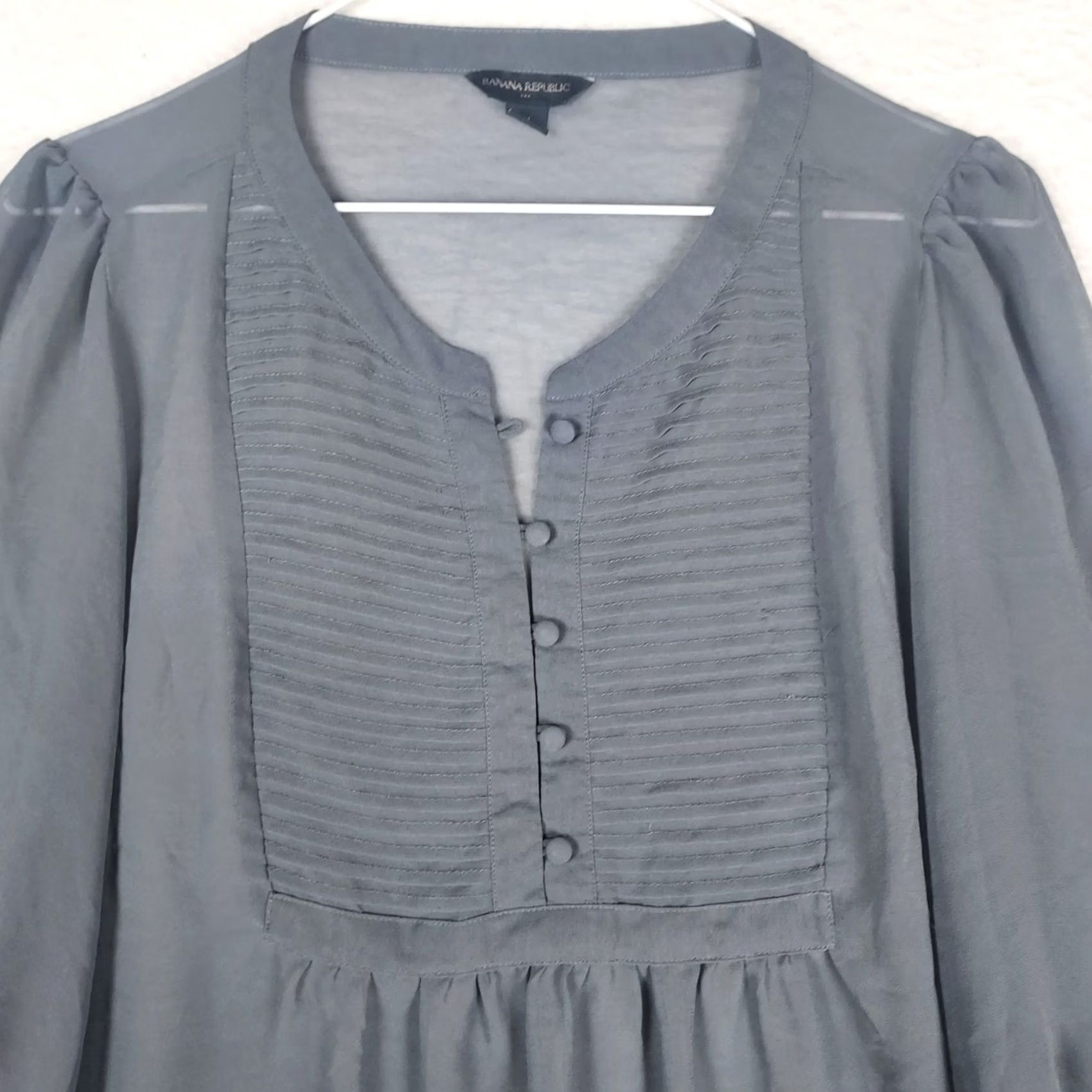 Banana Republic Banana Republic Blouse Shirt Women M Blue Sheer Pintuck Button Basic Regular Shirt Size M / US 6-8 / IT 42-44 - 3 Thumbnail