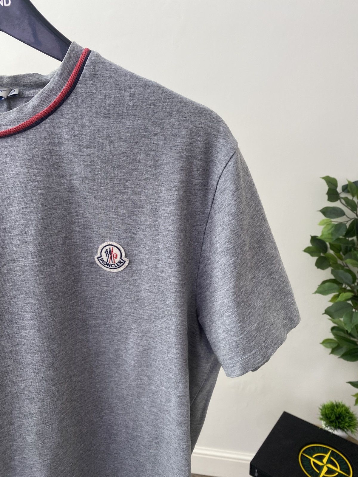 Moncler Vintage Moncler Denim Logo Gray Tee Size US L / EU 52-54 / 3 - 6 Thumbnail