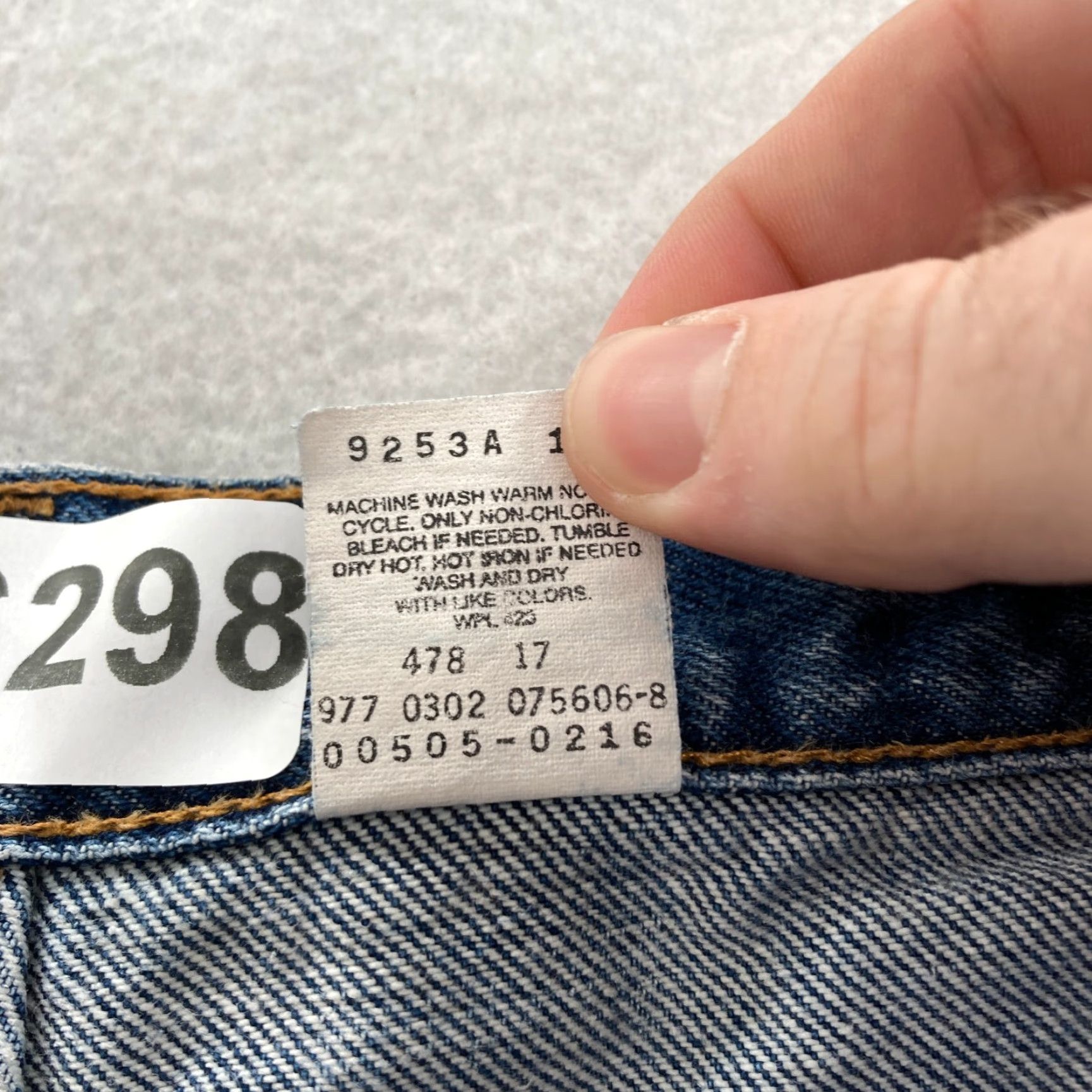 Levi's VINTAGE Levi's 505 Jeans Mens 34x30 Regular Fit Straight Blue Denim 2002 Y2K Levi's 505 5-Pocket Design Jeans Mens Blue Denim Regular Size US 34 / EU 50 - 6 Thumbnail