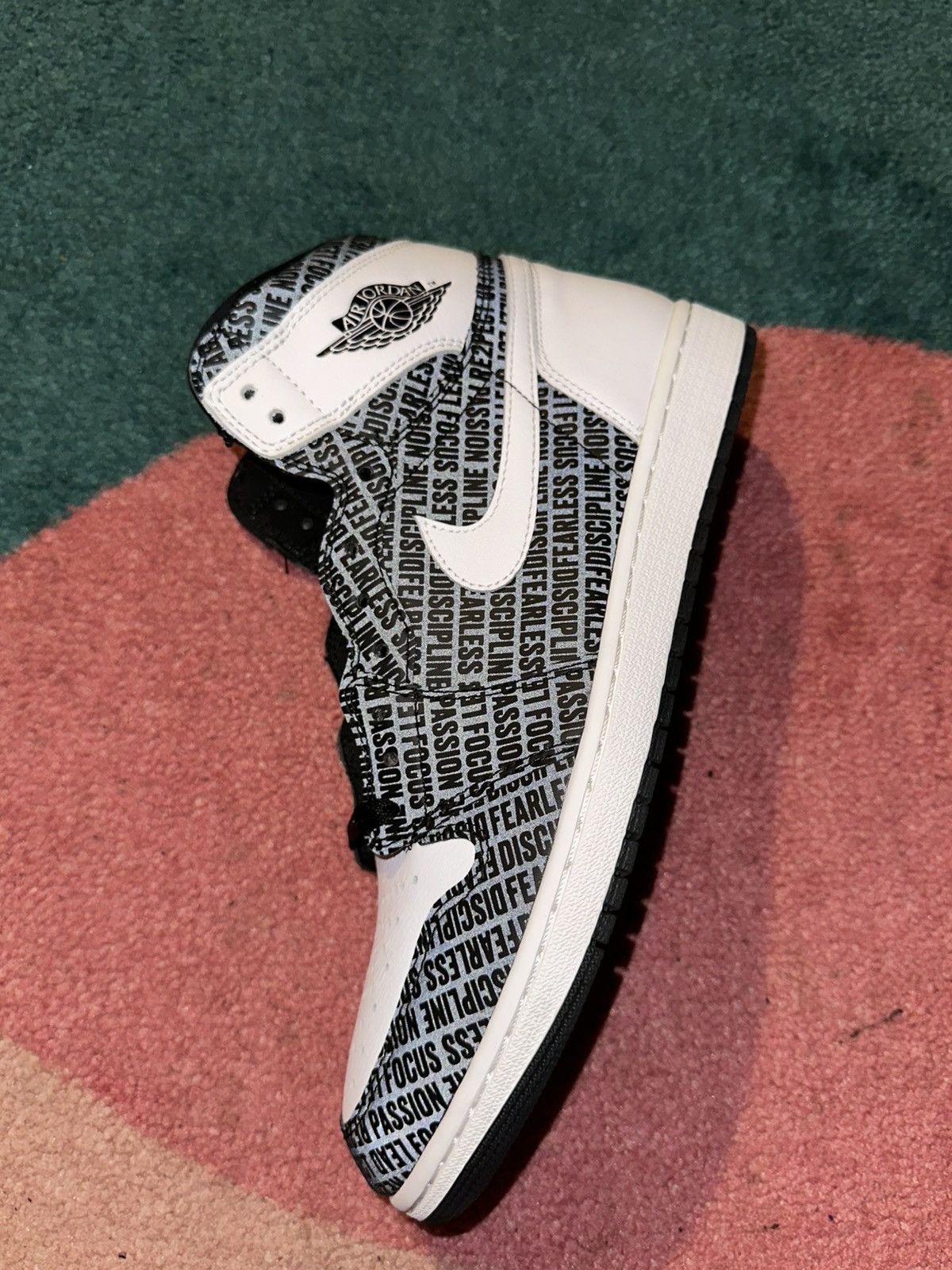 Jordan Brand Air Jordan 1 Retro High RE2PECT (Derek Jeter) Size US 11.5 / EU 44-45 - 14 Thumbnail