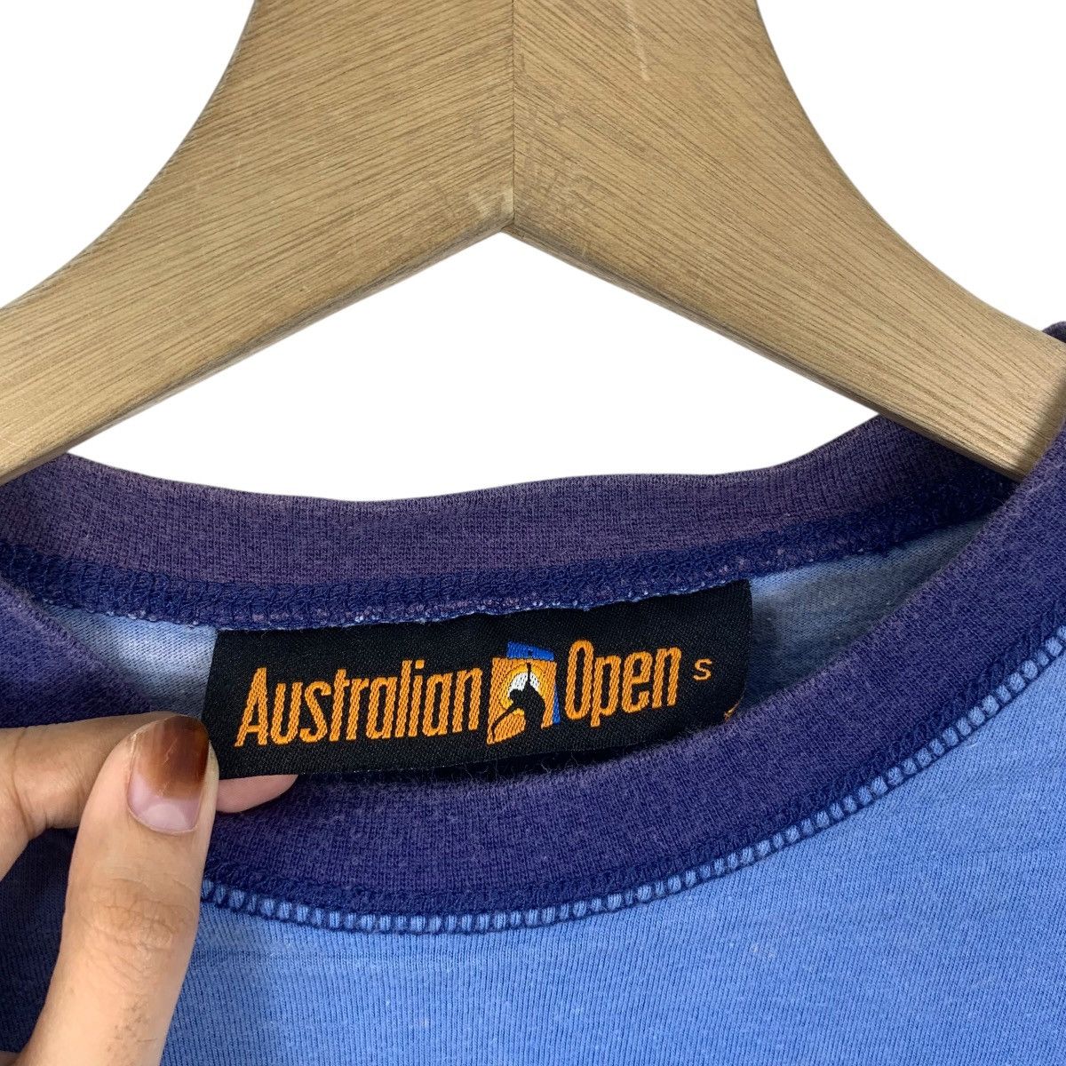 Vintage Vintage 2004 AUSTRALIAN OPEN Grand Slam Natural Faded Tee Size US S / EU 44-46 / 1 - 9 Thumbnail