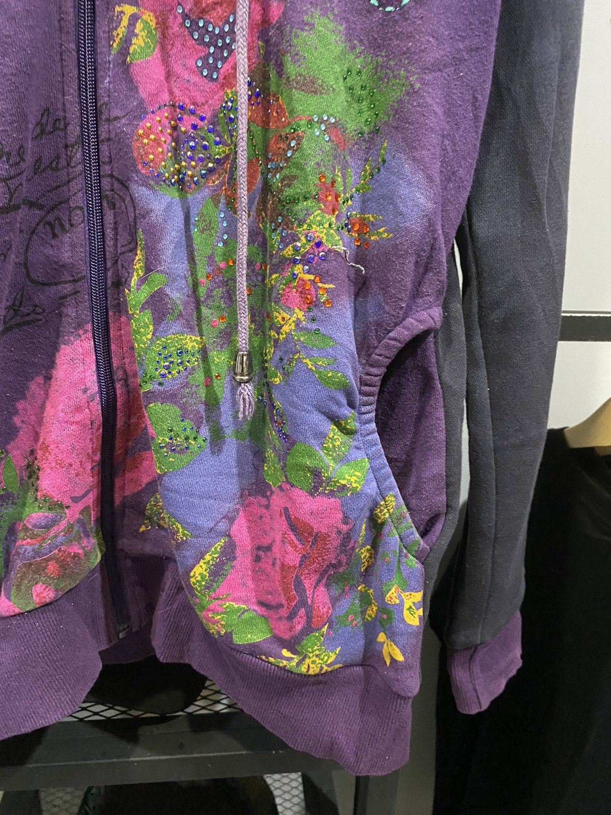 Vintage Clin Delle Postmail Stamp Art Flower FurrHoodie Size US L / EU 52-54 / 3 - 9 Thumbnail
