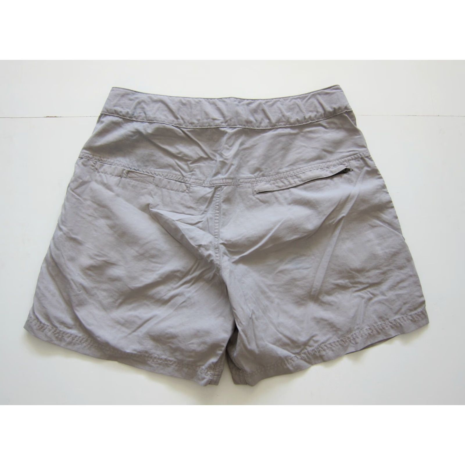 Mountain Hardwear Mountain Hardwear Grey Nylon Pocket High Rise Hike Lightweight Chino Short 8 Womens Regular 30" Waist 12" Rise 5.5" Inseam Gray/Nylon Hiking Shorts Size 30" / US 8 / IT 44 - 2 Thumbnail