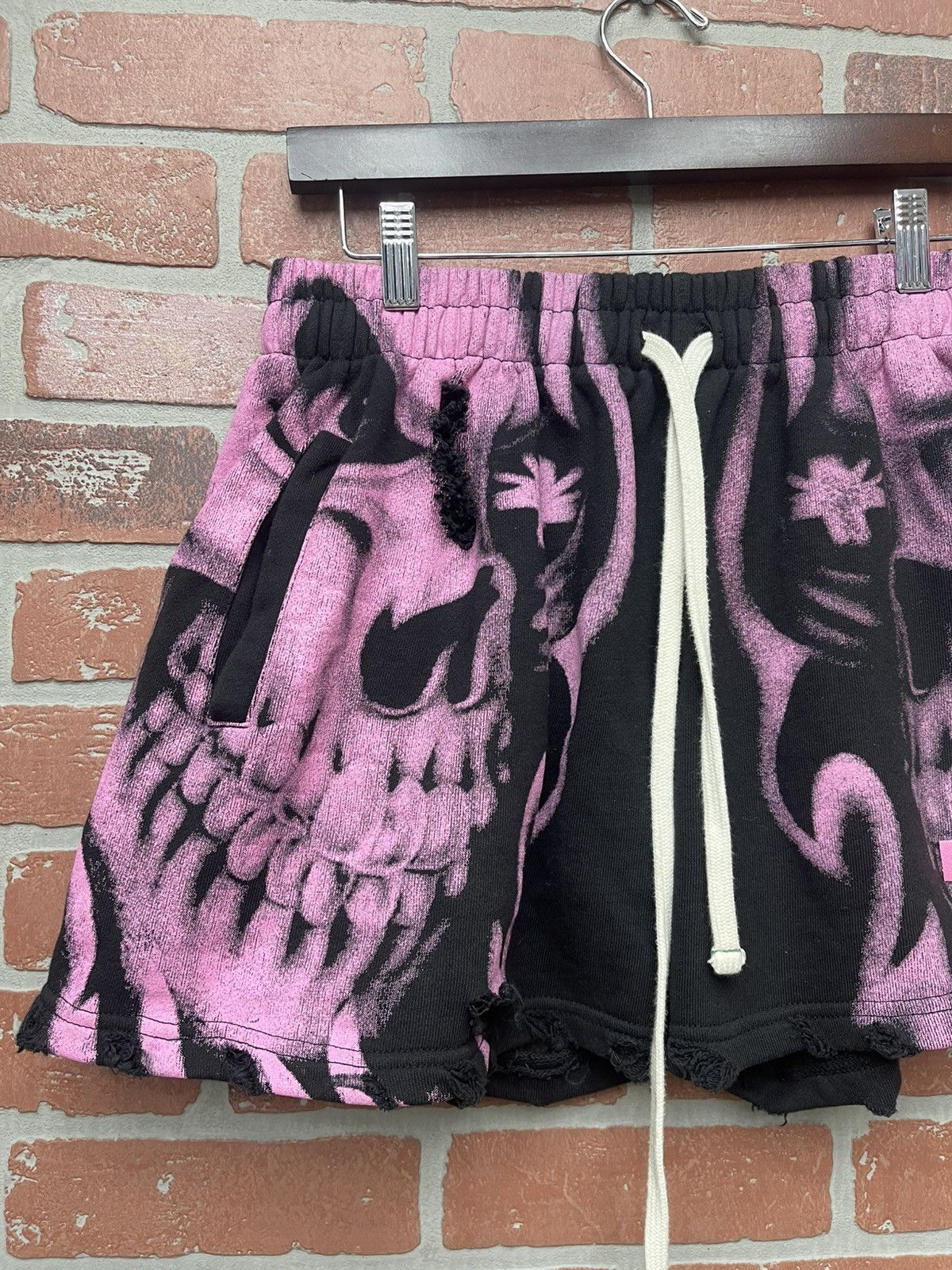 Vertabrae Size S - Vertebrae Pink Skull Shorts Distressed Size US 28 / EU 44 - 2 Thumbnail