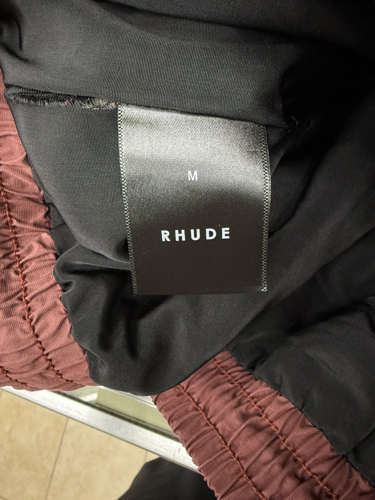 Rhude Medium Rhude Panel Logo shorts in a maroon Size US 32 / EU 48 - 12 Thumbnail