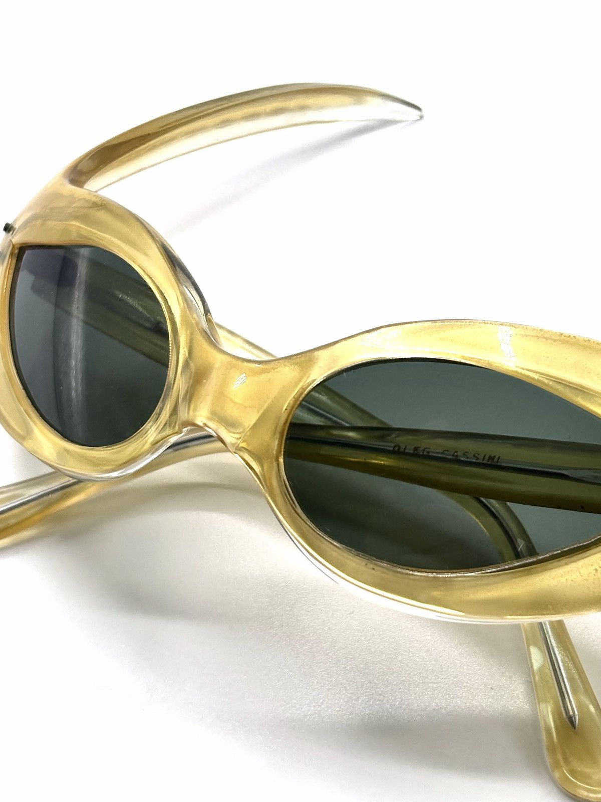 Oleg Cassini Oleg Cassini Futuristic Wraparound Sunglasses Size ONE SIZE - 8 Thumbnail