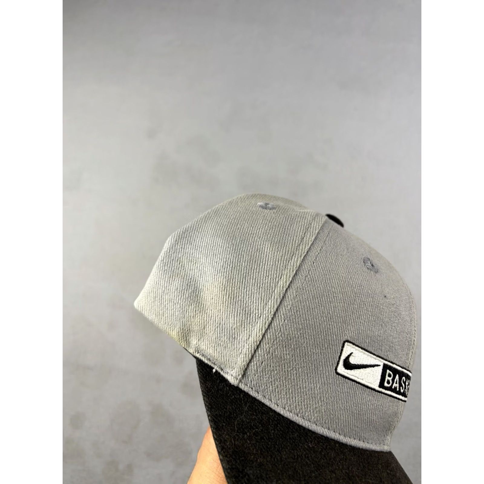 Nike VINTAGE Nike Hat SnapBack Cap Gray Black Embroidered Swoosh 90s Men One Size Gray Mens Size ONE SIZE - 3 Thumbnail