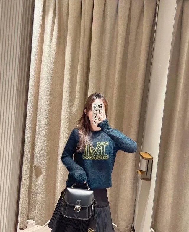 Max Mara MaxMara Chantal Logo Jacquard Round Neck Sweater Size XS / US 0-2 / IT 36-38 - 1 Thumbnail