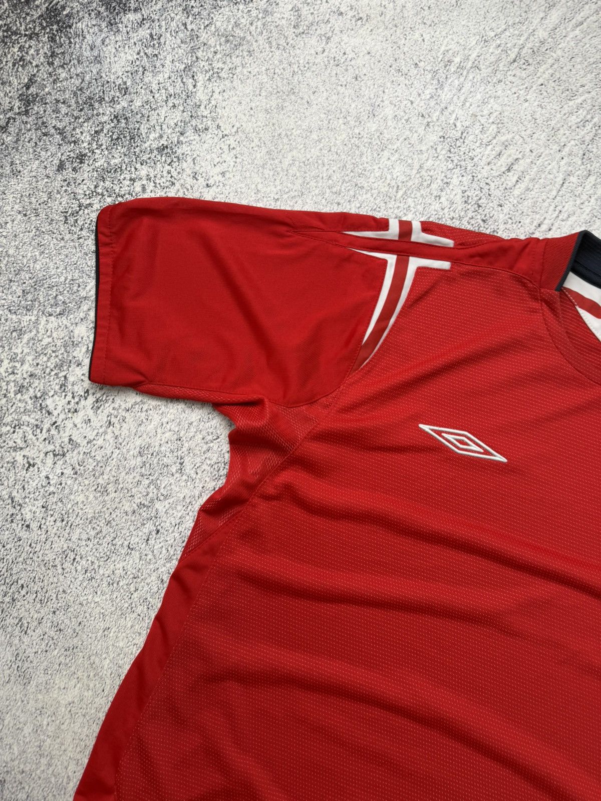 Umbro England football shirt 2004 Jersey Umbro Soccer Vintage Size US L / EU 52-54 / 3 - 6 Thumbnail