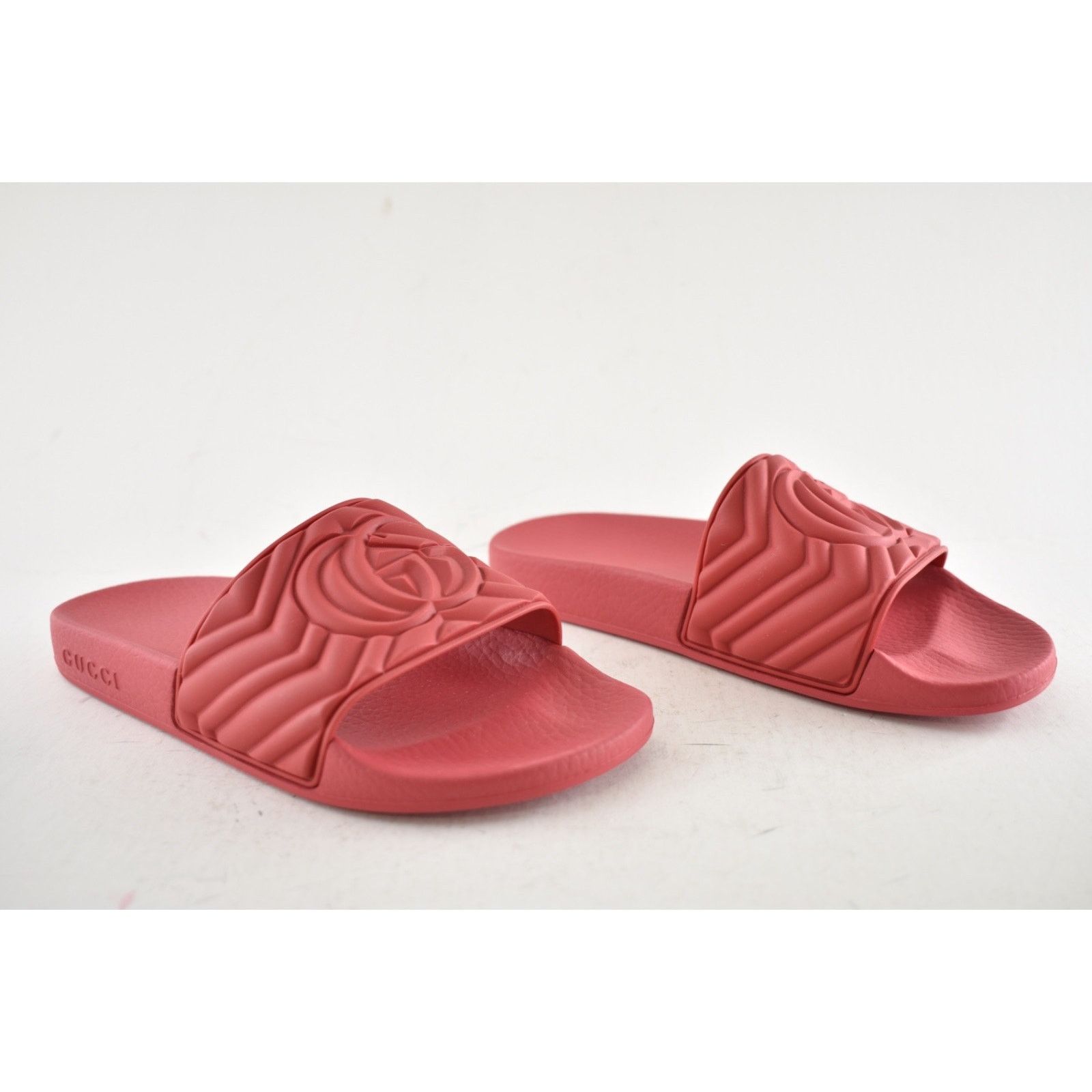 Gucci Gucci Deep Coral Red Rubber Quilted GG Logo Flat Pool Slide Size US 6 / IT 36 - 4 Thumbnail