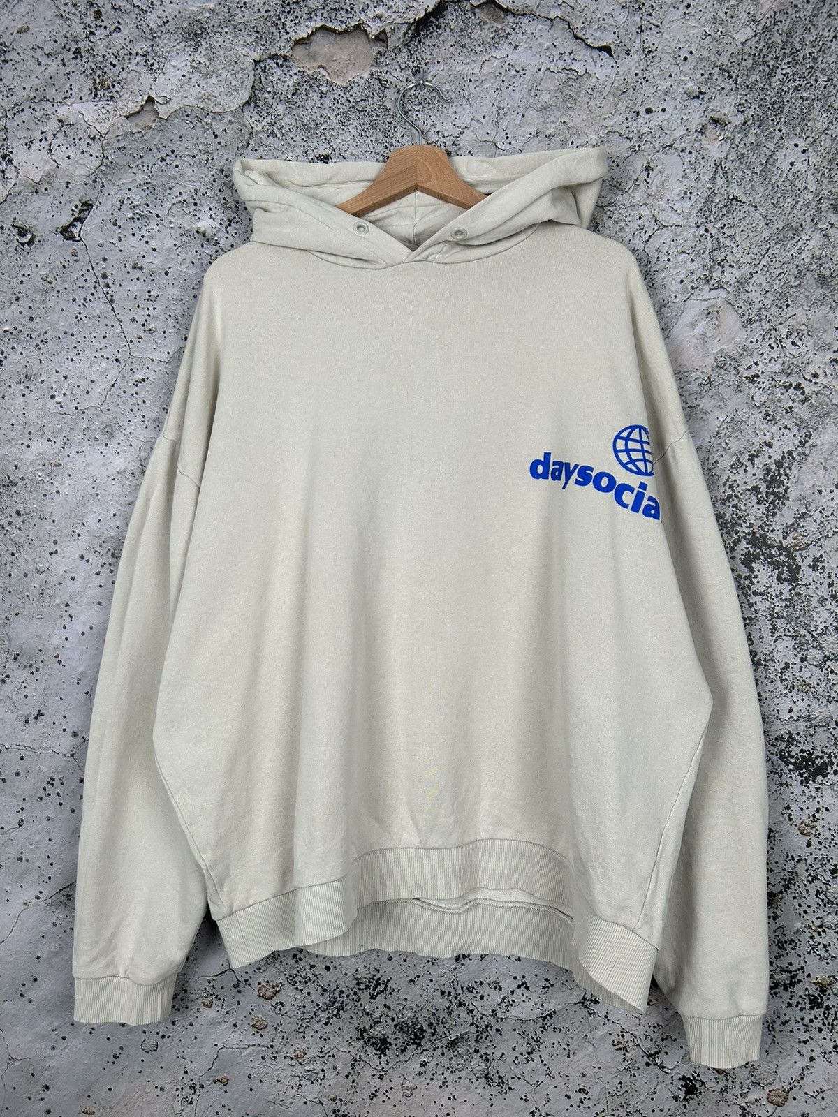 Vintage Vintage Daysocial Boxy Fit Hoodie Sweatshirt Streetwear Size US XXL / EU 58 / 5 - 1 Thumbnail